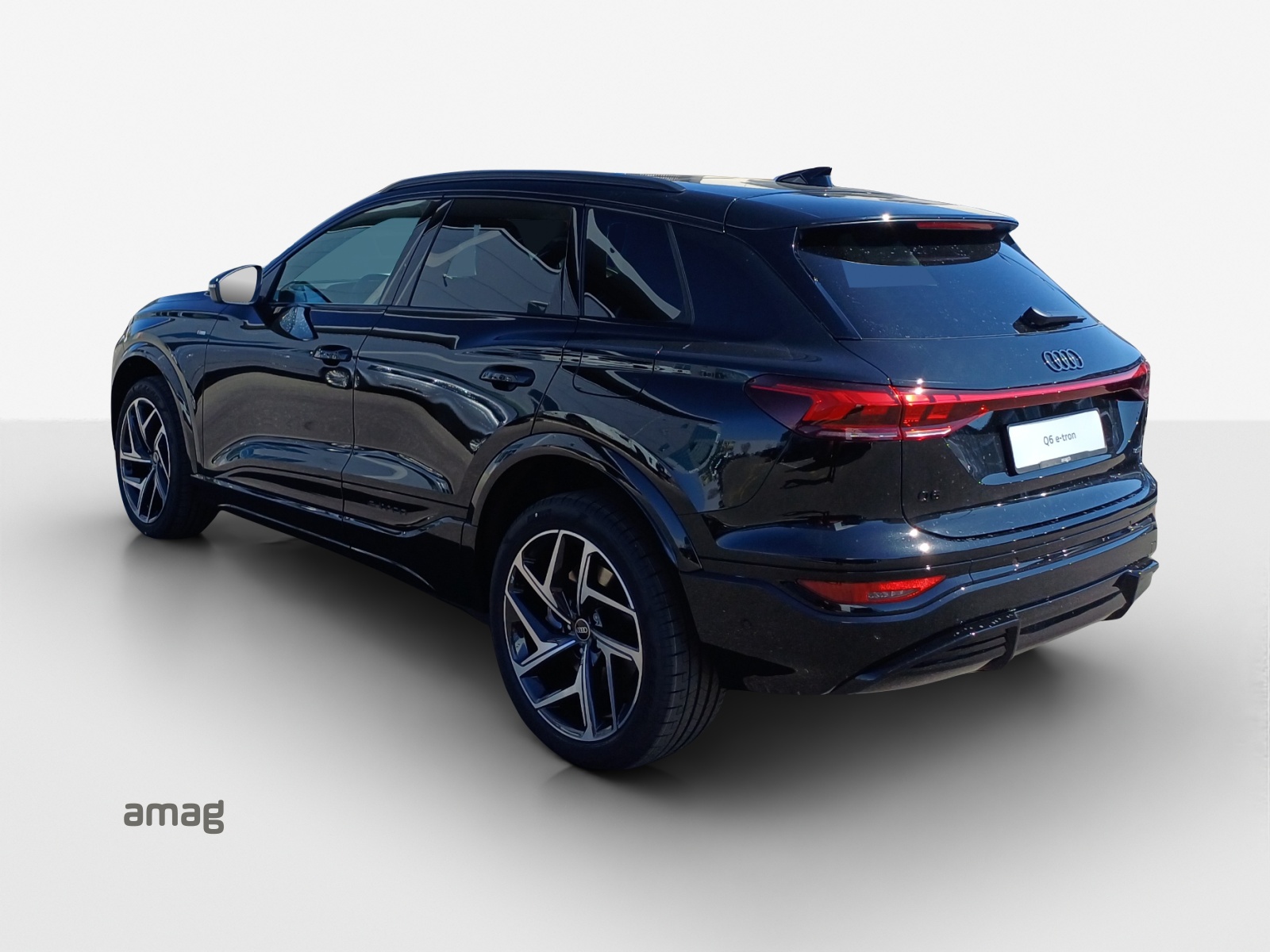 AUDI Q6 e-tron quattro-showroom-element-2