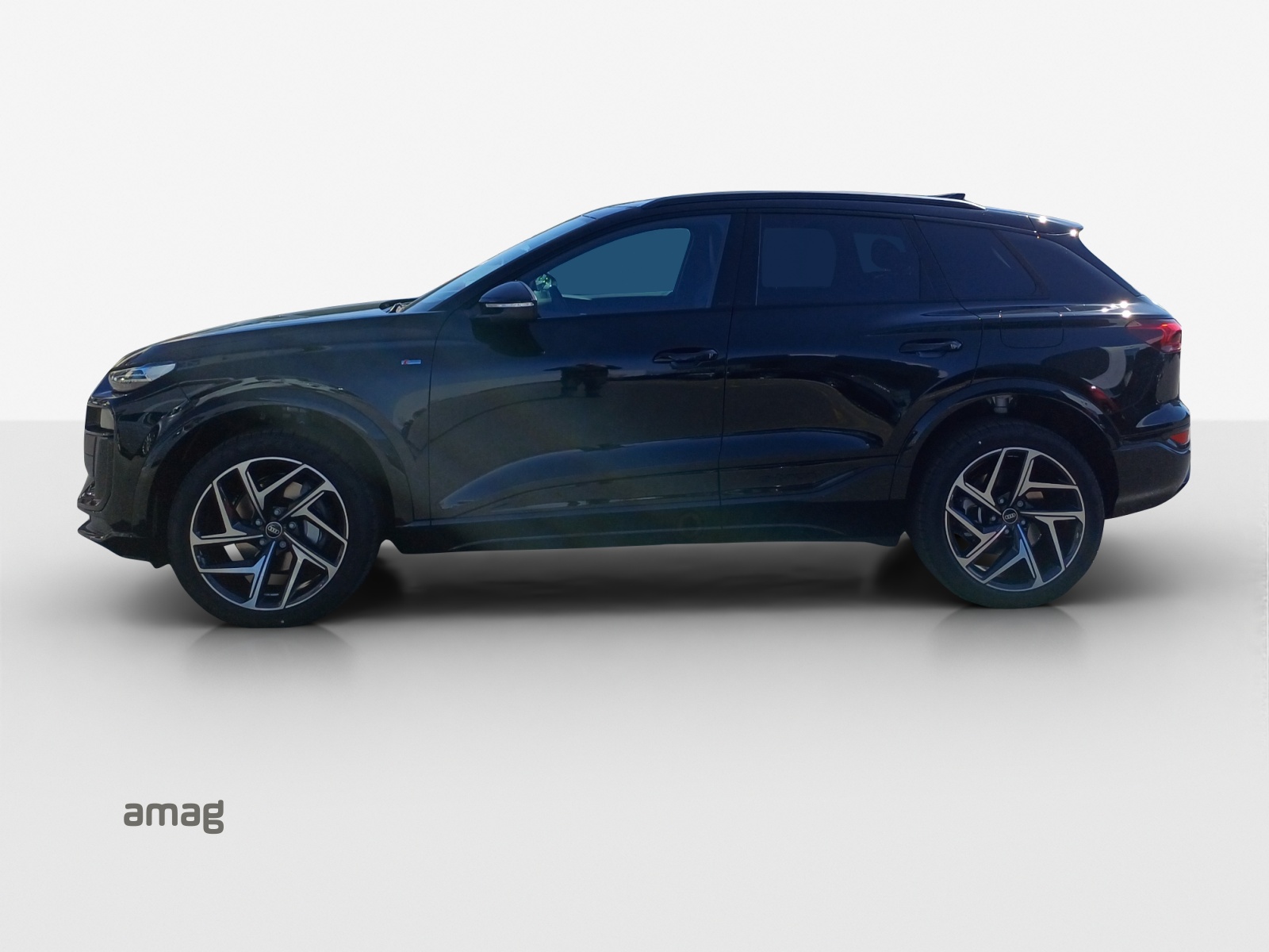 AUDI Q6 e-tron quattro-showroom-element-1