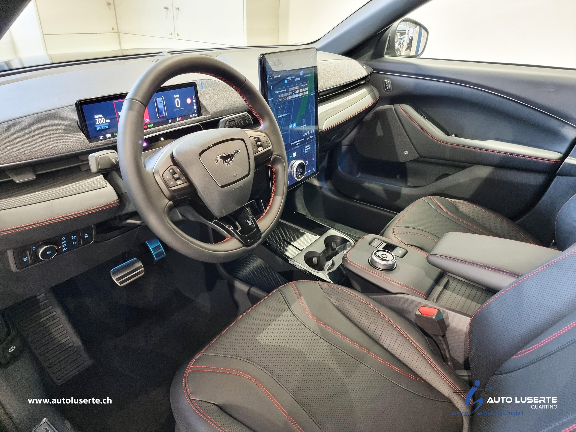 FORD Mustang Mach-E Extended AWD-showroom-element-2