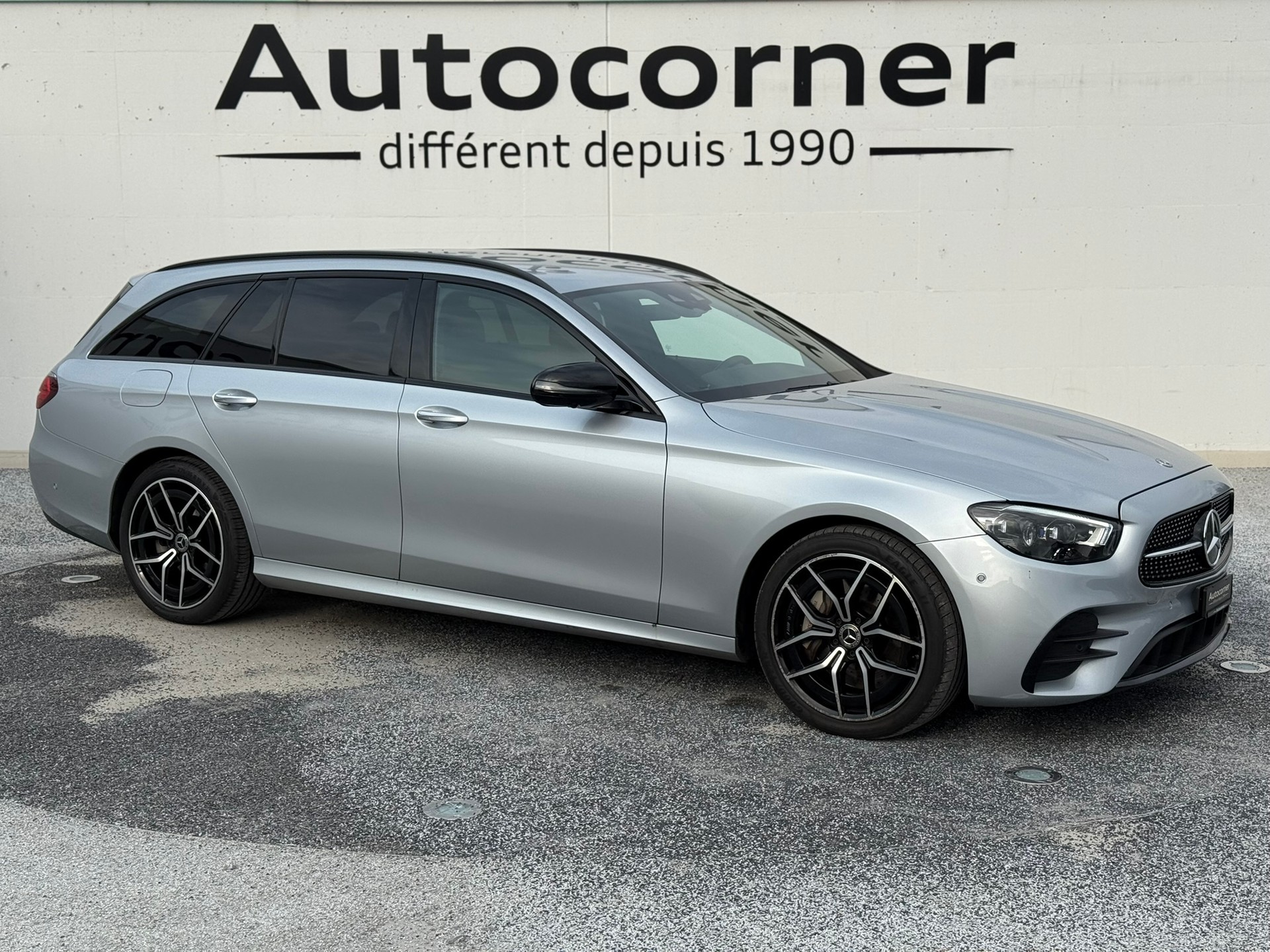 MERCEDES-BENZ E 400 d T 4Matic AMG Line 9G-Tronic-showroom-element-3