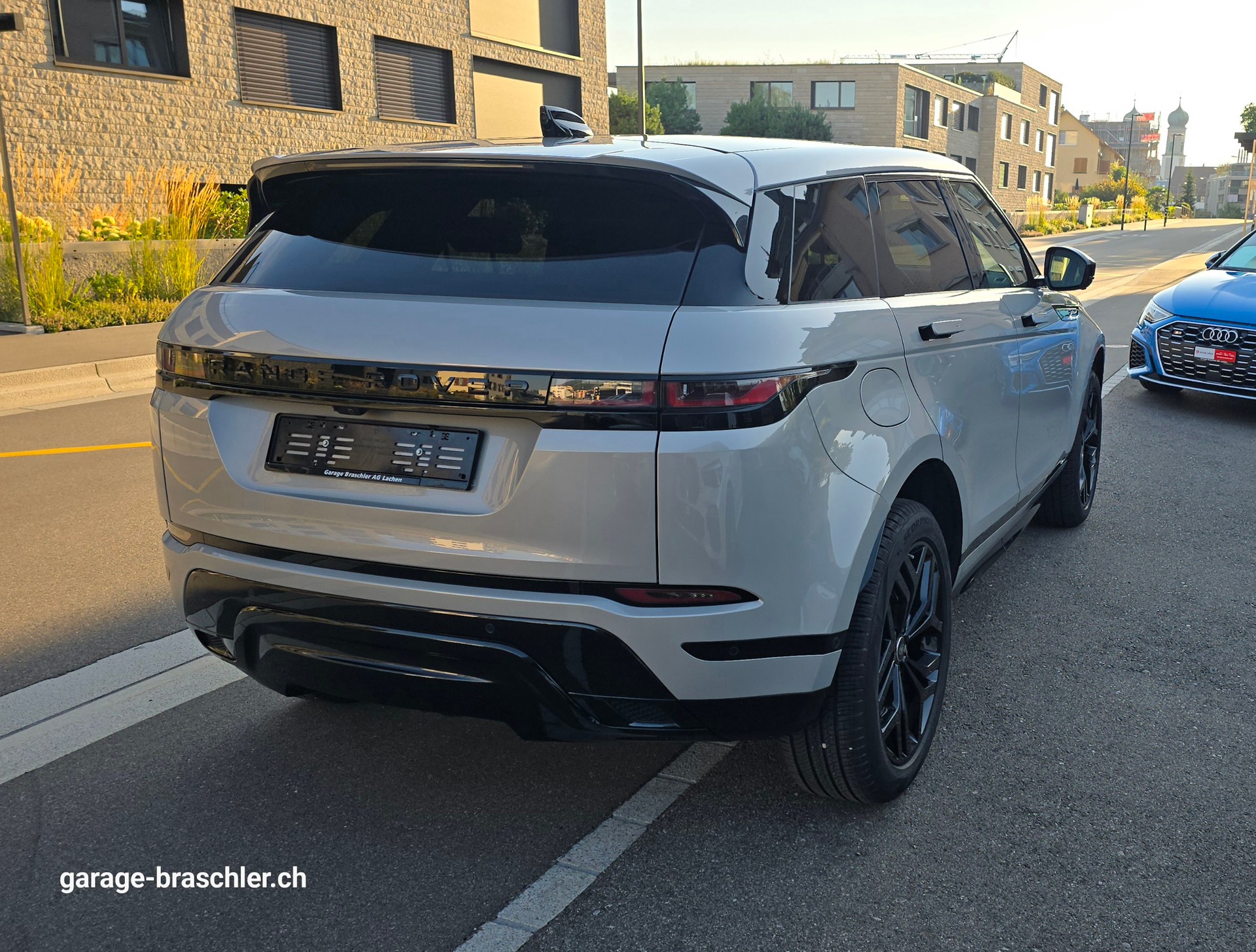 LAND ROVER Range Rover Evoque R-Dynamic P 300 HSE AT9-showroom-element-3