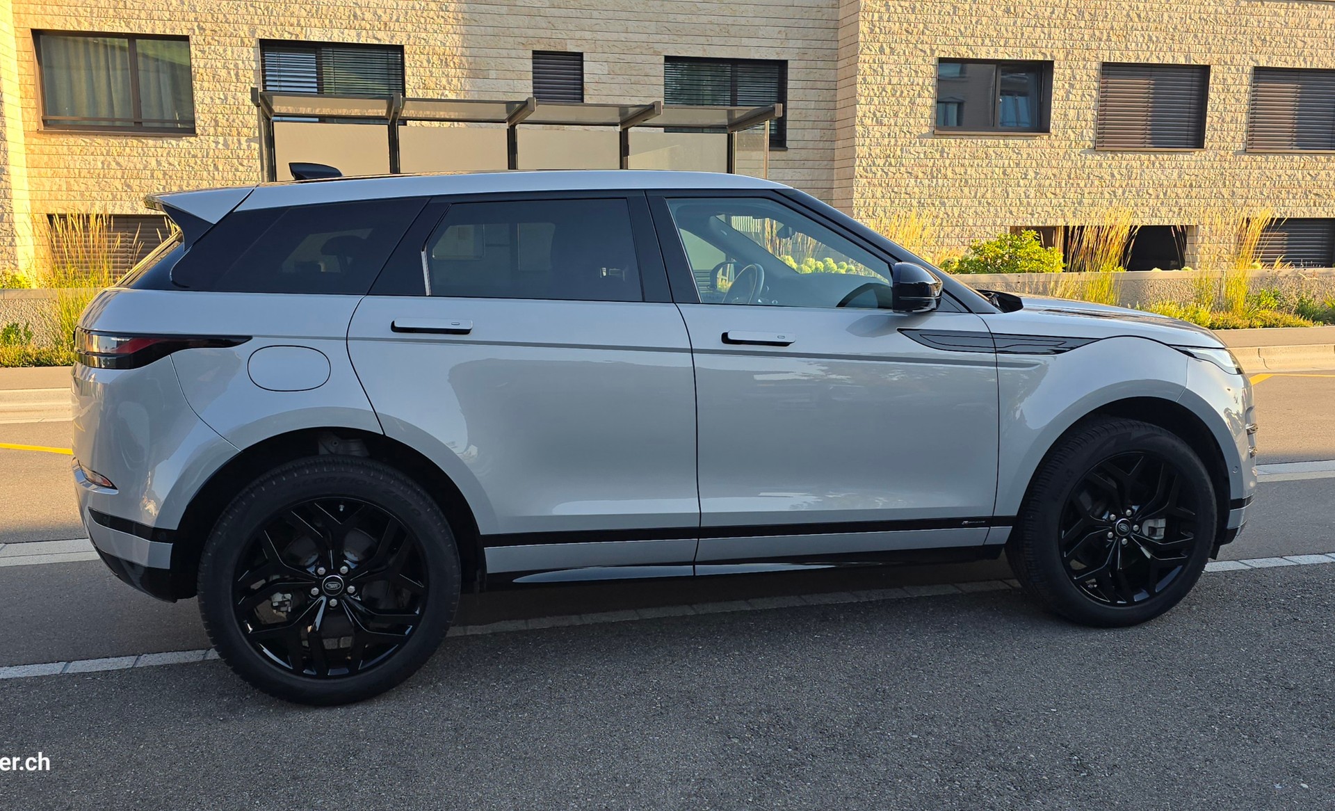 LAND ROVER Range Rover Evoque R-Dynamic P 300 HSE AT9-showroom-element-1