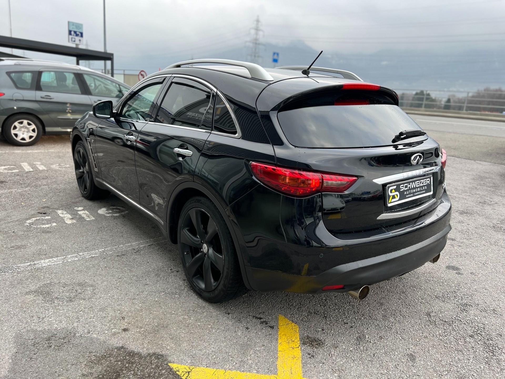 INFINITI QX70 3.7 S Premium AWD Automatic-image-12
