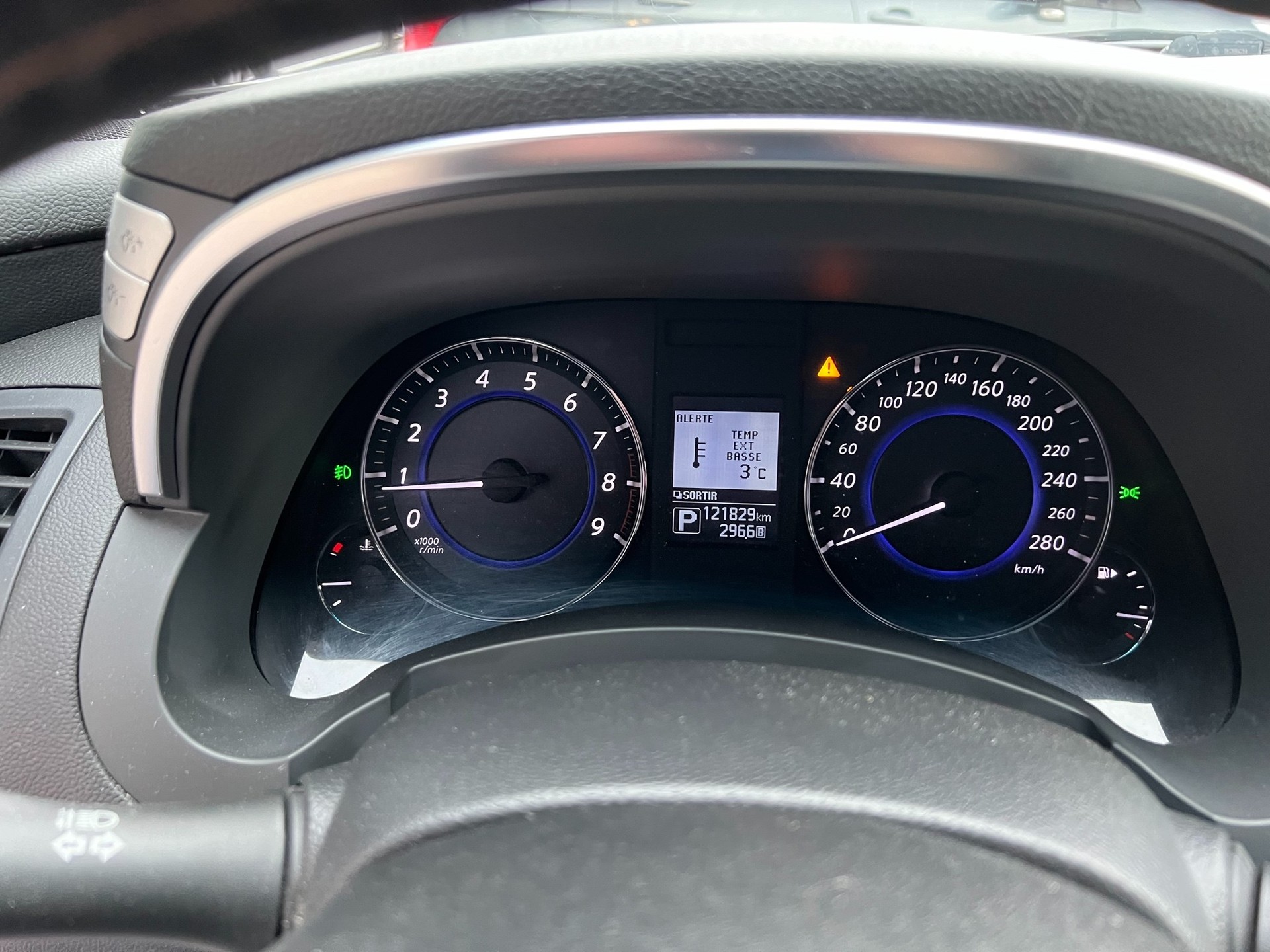 INFINITI QX70 3.7 S Premium AWD Automatic-image-13