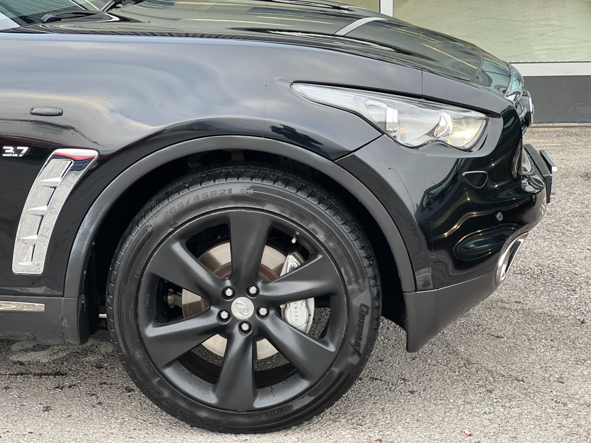 INFINITI QX70 3.7 S Premium AWD Automatic-image-3