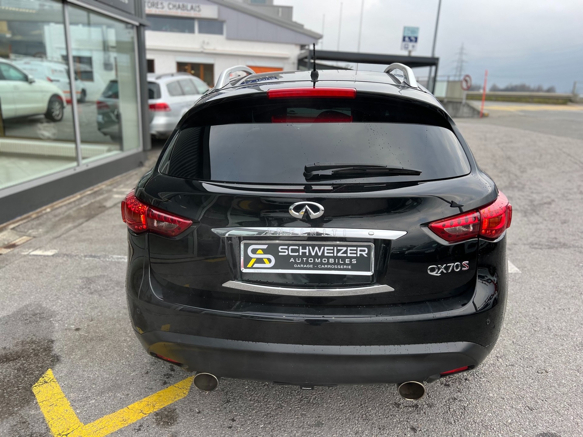 INFINITI QX70 3.7 S Premium AWD Automatic-image-4
