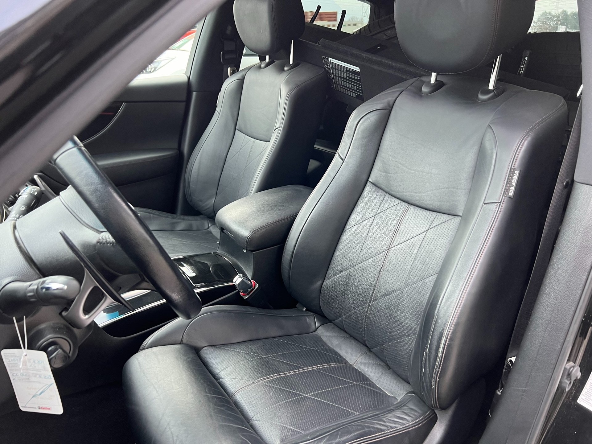 INFINITI QX70 3.7 S Premium AWD Automatic-image-8