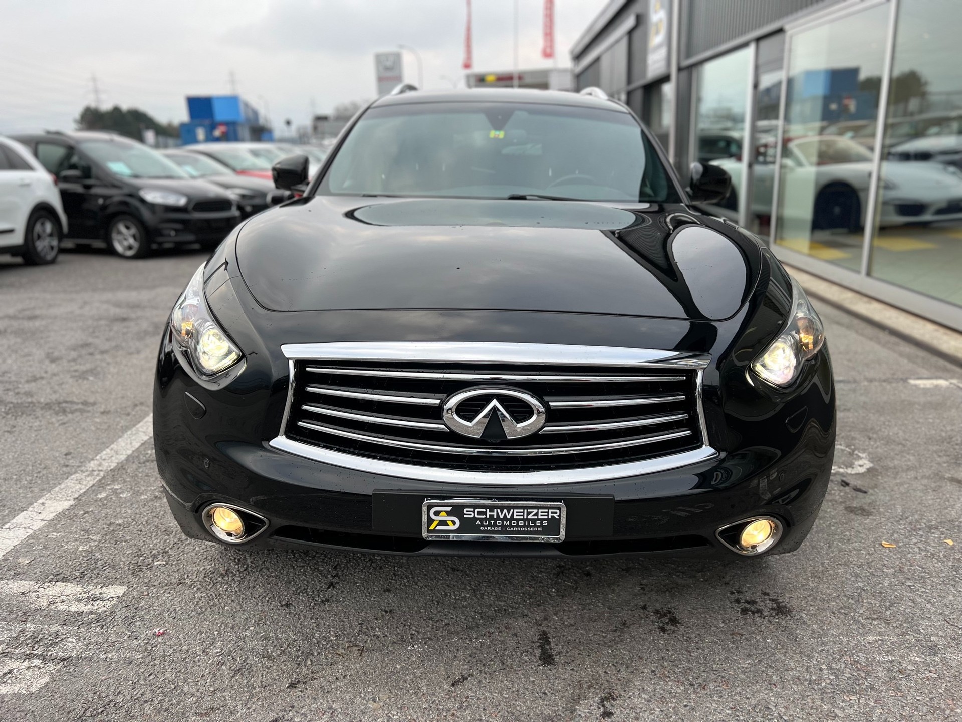 INFINITI QX70 3.7 S Premium AWD Automatic-image-9