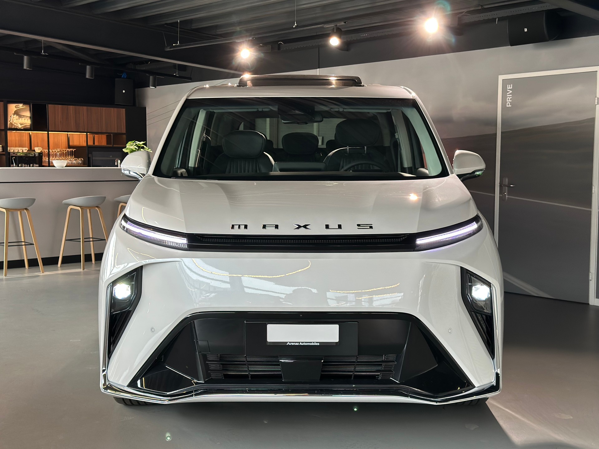 MAXUS Mifa 9 Luxury 8P-showroom-element-1