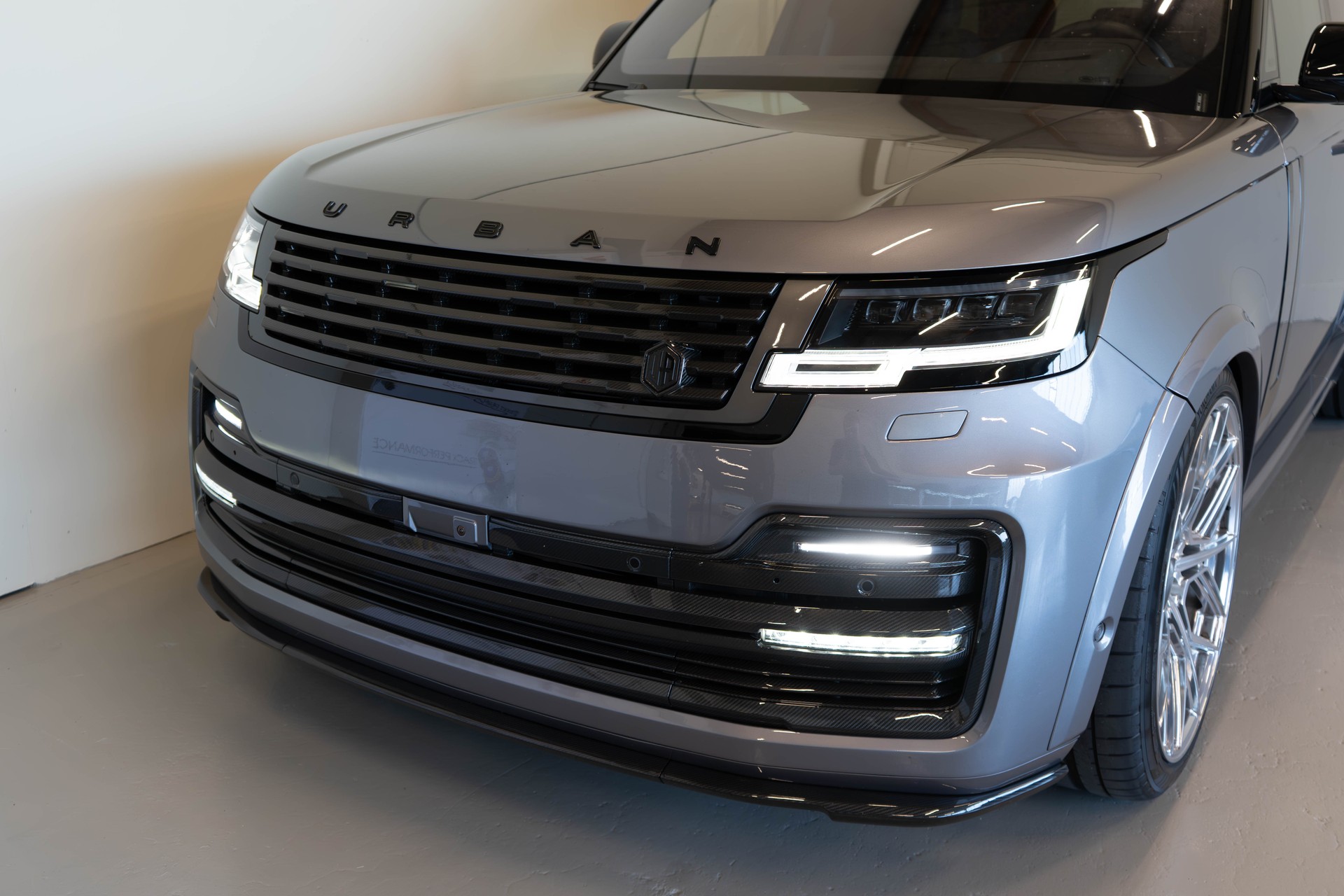 LAND ROVER Range Rover 3.0 D I6 300 HSE-showroom-element-1