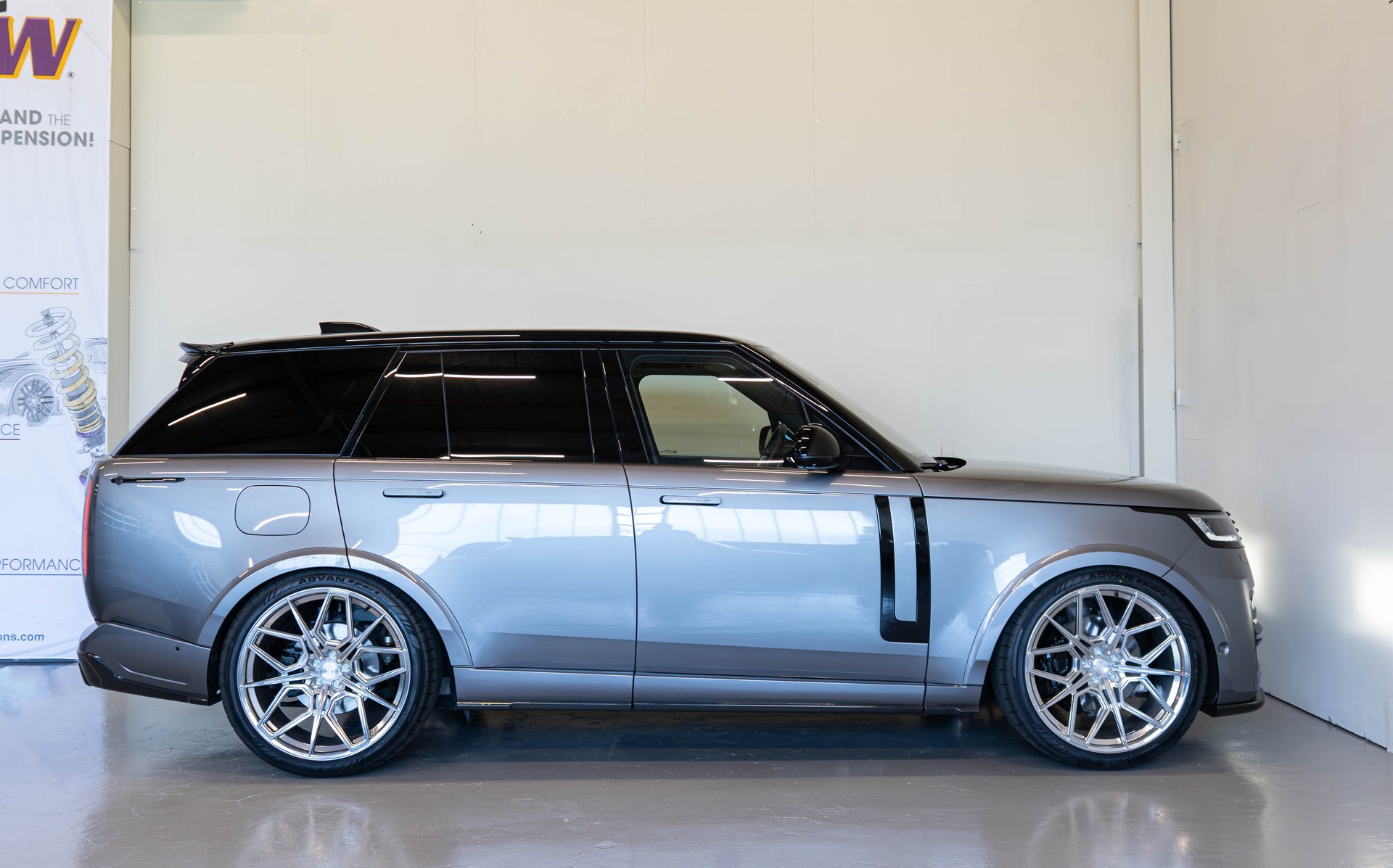 LAND ROVER Range Rover 3.0 D I6 300 HSE-showroom-element-3