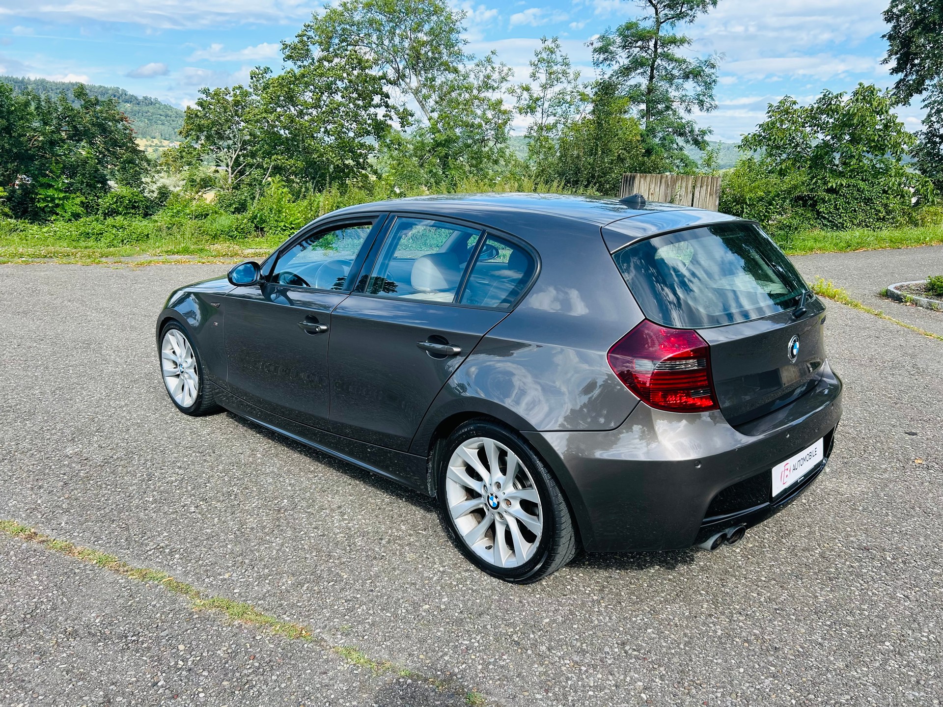 BMW 130i-image-3