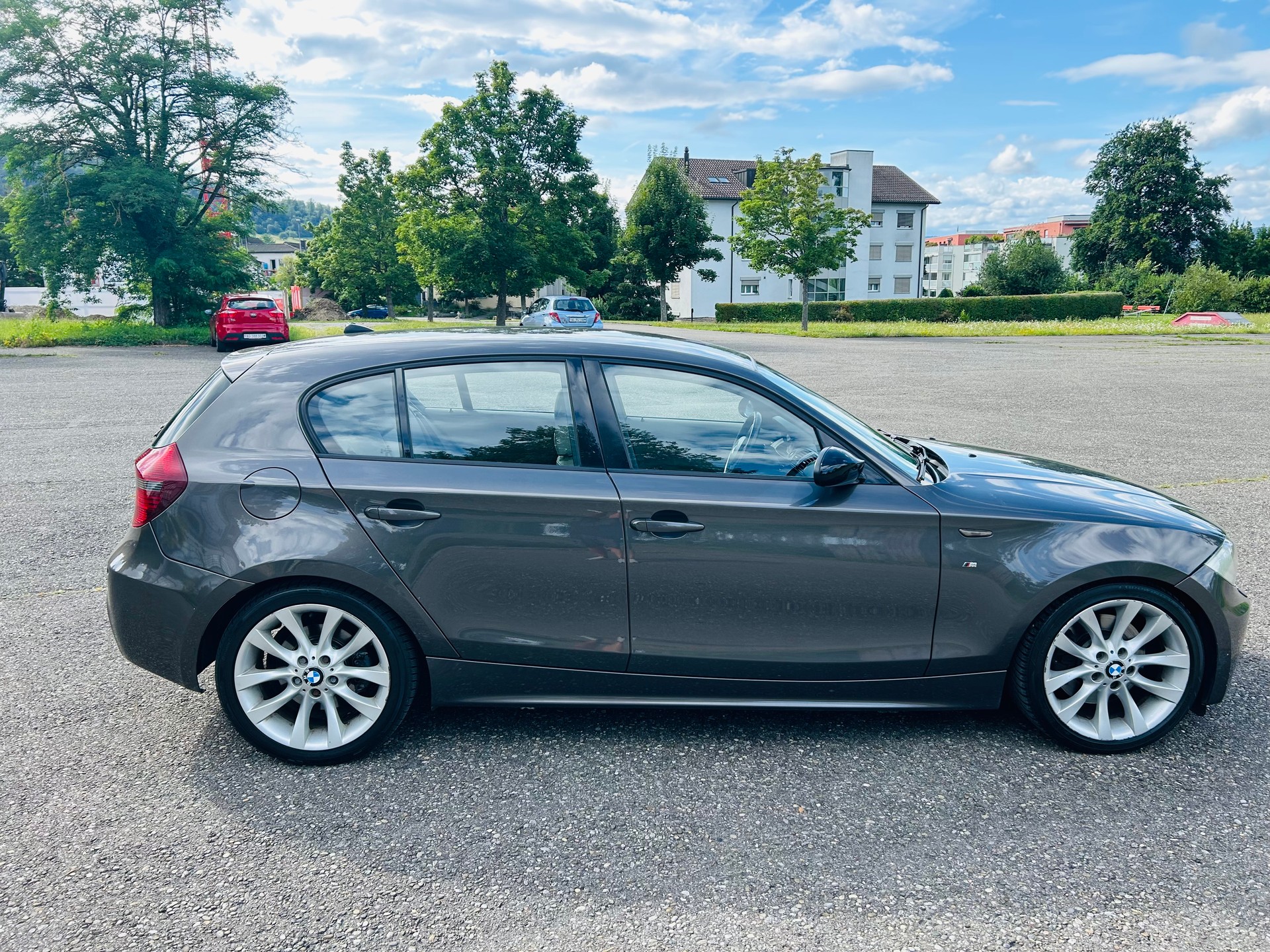 BMW 130i-image-6