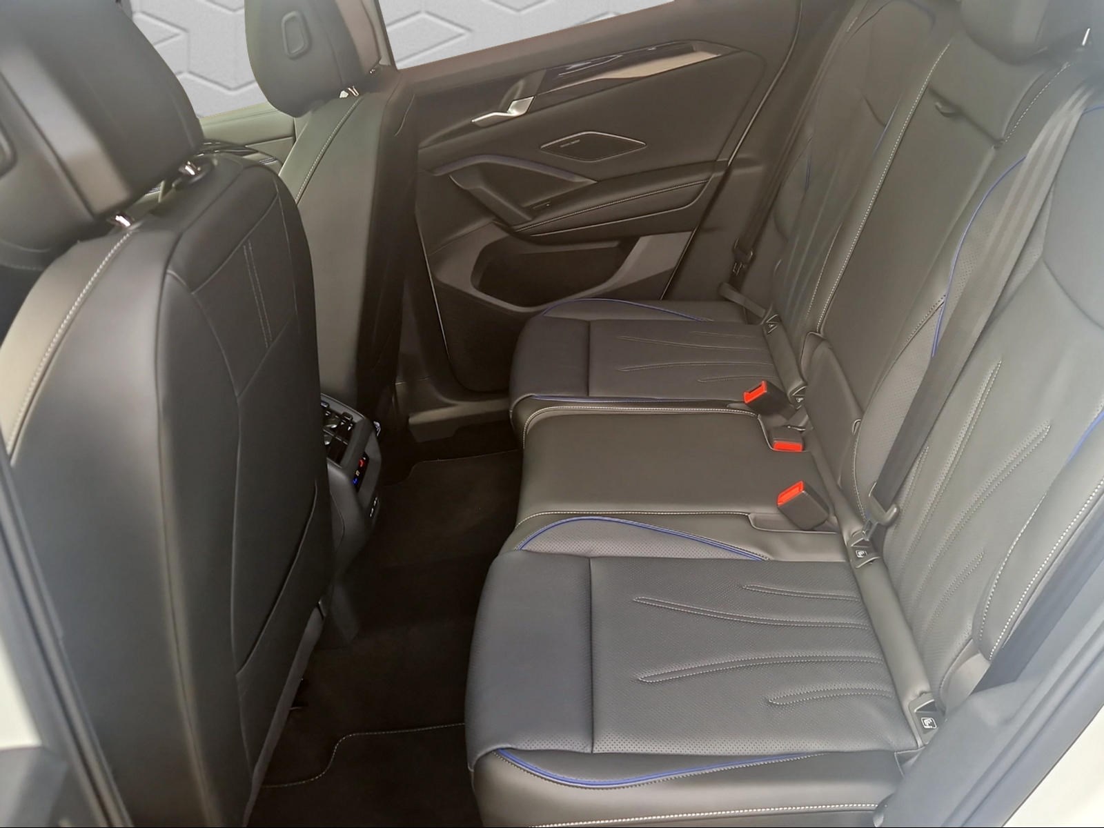 VW Tiguan 2.0 TSI DSG R-Line 4Motion-image-12