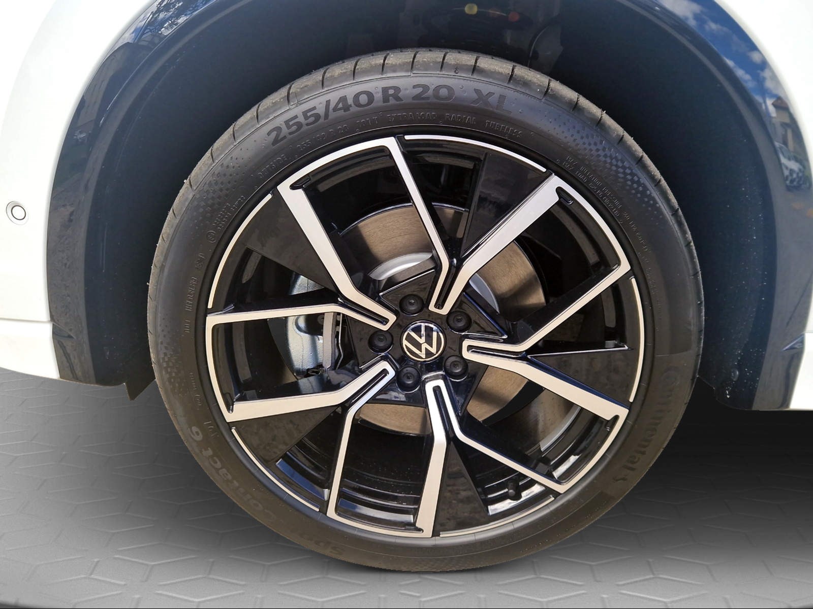 VW Tiguan 2.0 TSI DSG R-Line 4Motion-image-5