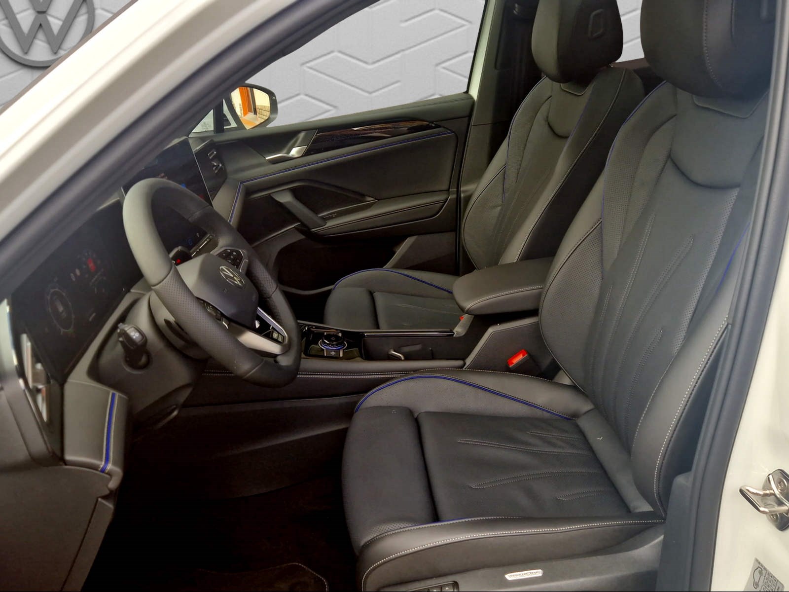 VW Tiguan 2.0 TSI DSG R-Line 4Motion-image-6