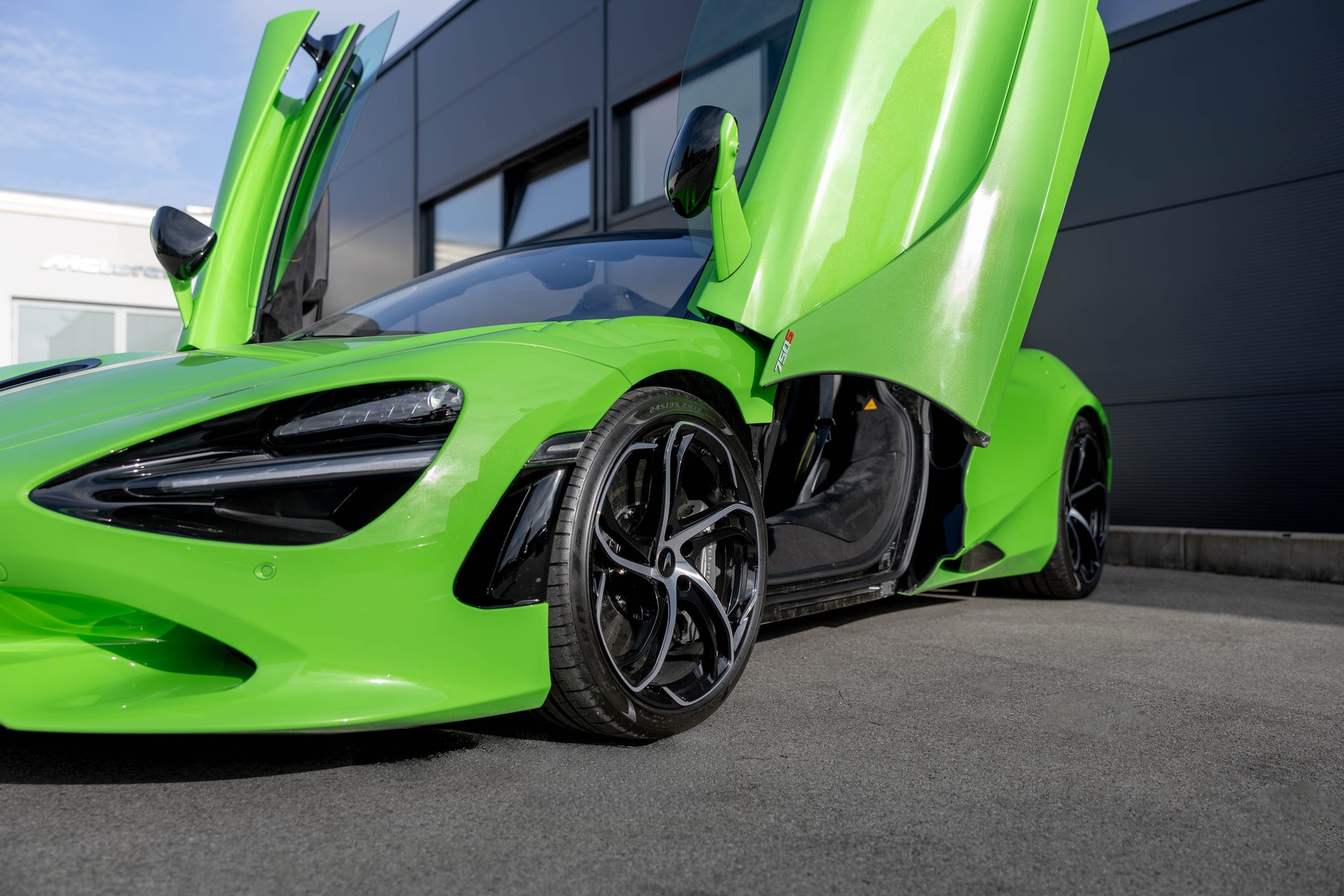 McLAREN 750S SPIDER-image-5