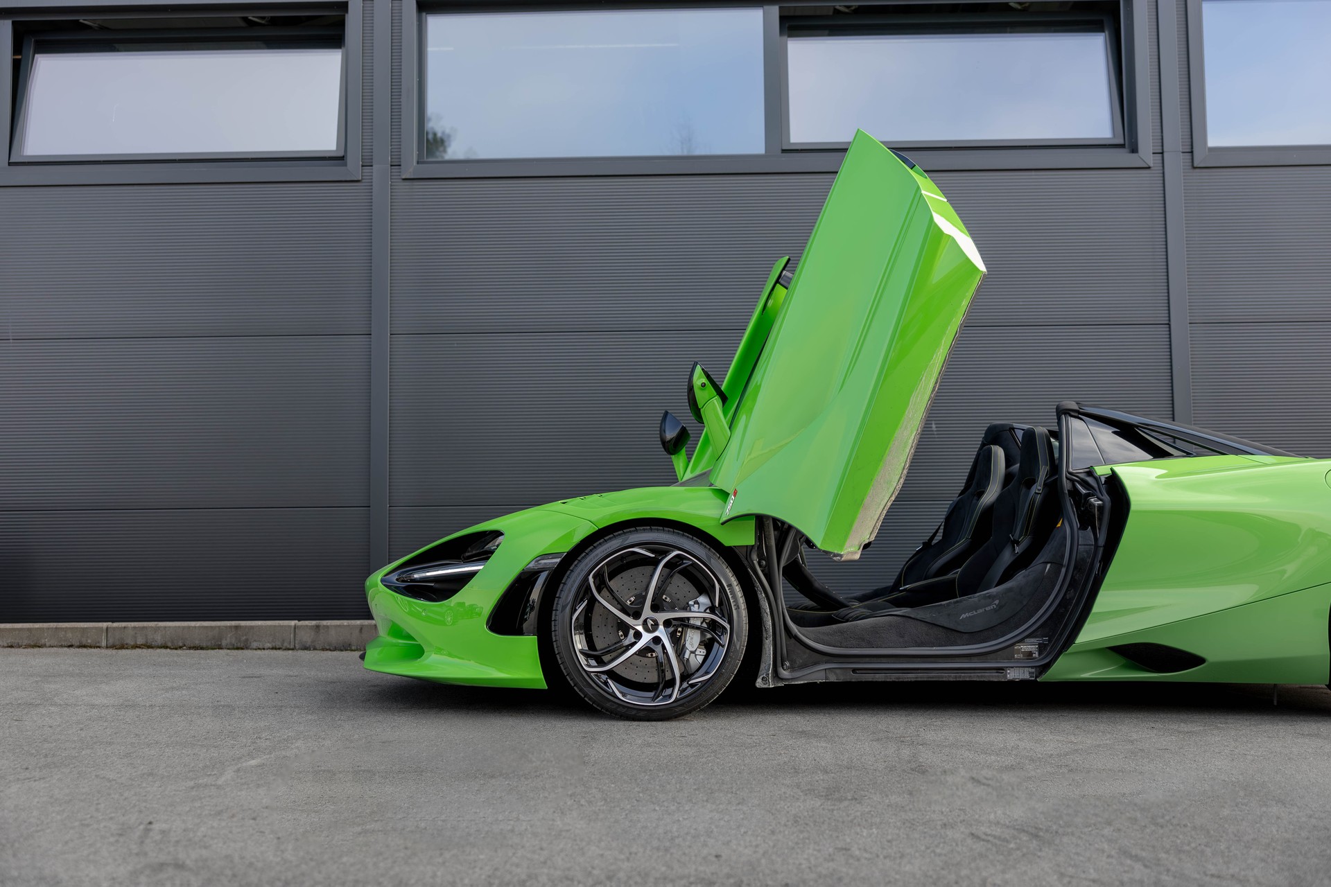 McLAREN 750S SPIDER-image-14
