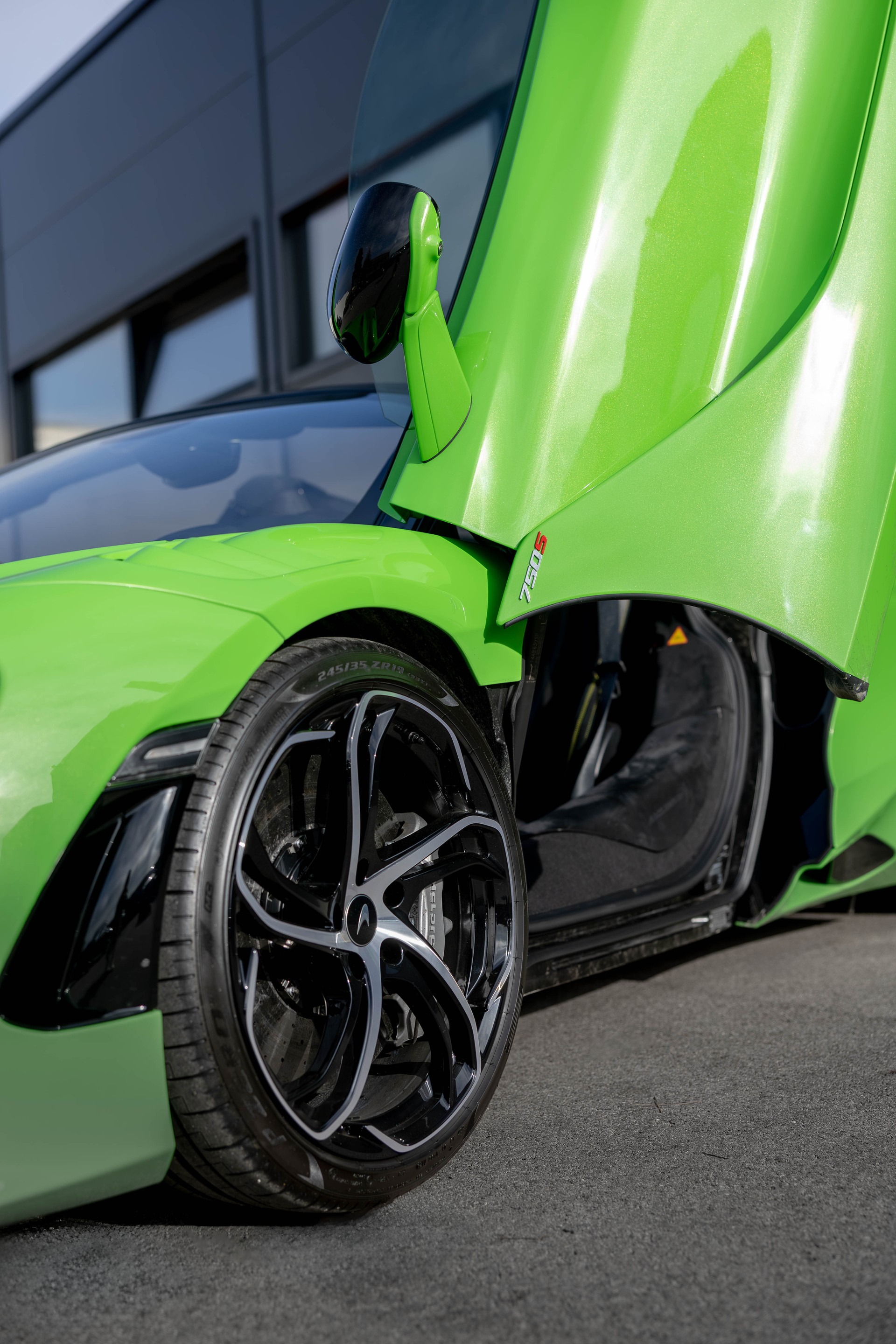 McLAREN 750S SPIDER-image-4