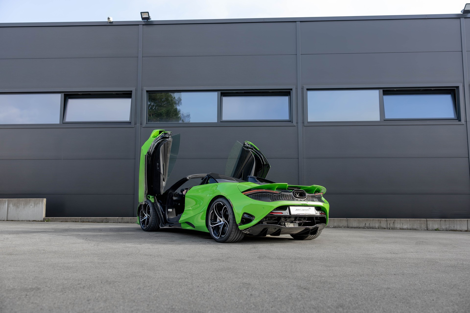 McLAREN 750S SPIDER-image-9