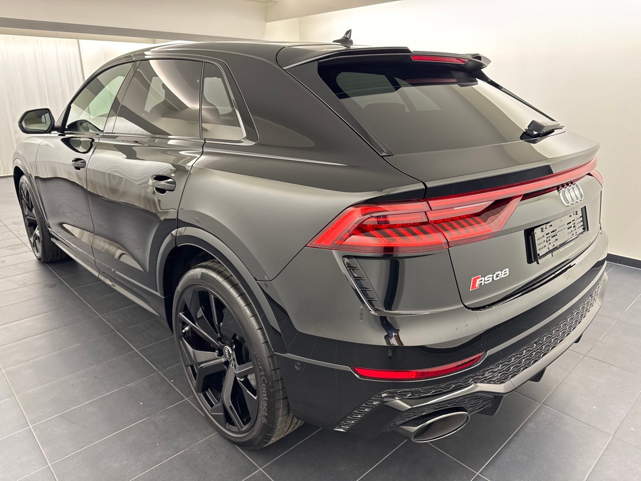 AUDI RSQ8 quattro-showroom-element-1