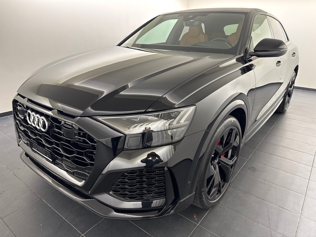 AUDI RSQ8 quattro
