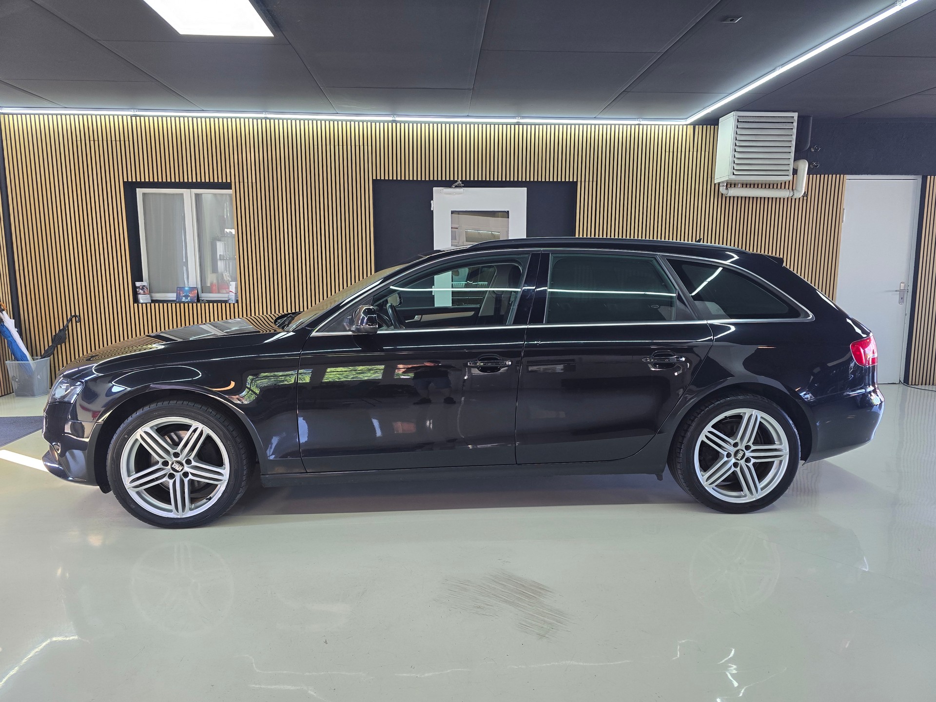 AUDI A4 Avant 1.8 TFSI-showroom-element-3