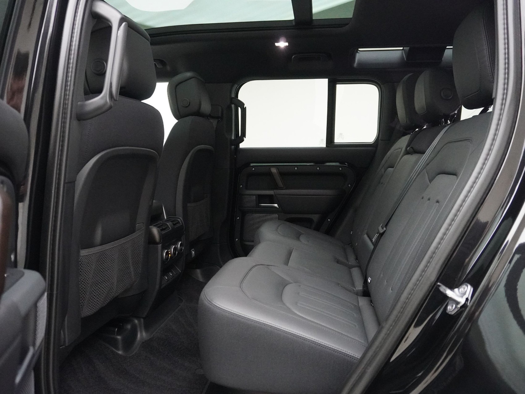 LAND ROVER DEFENDER X Ingenium-image-11