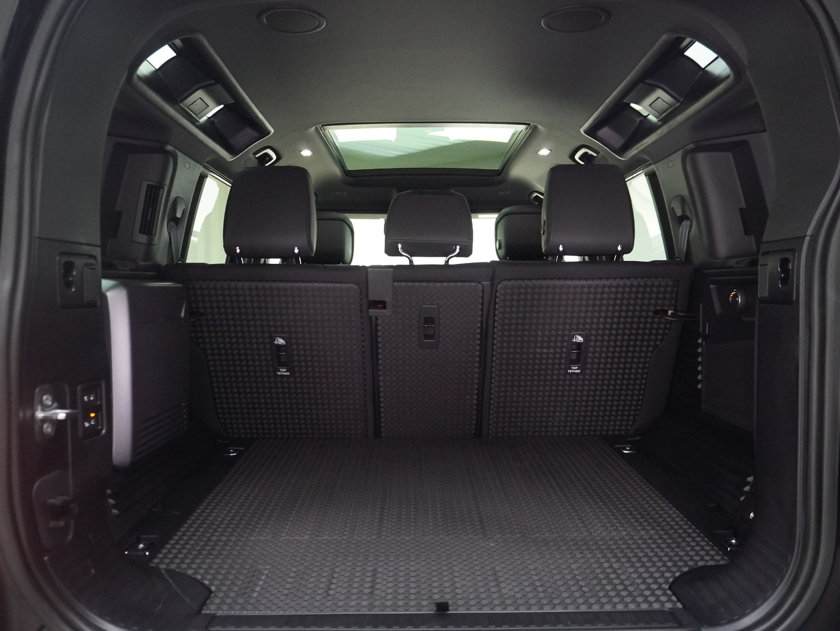 LAND ROVER DEFENDER X Ingenium-image-13