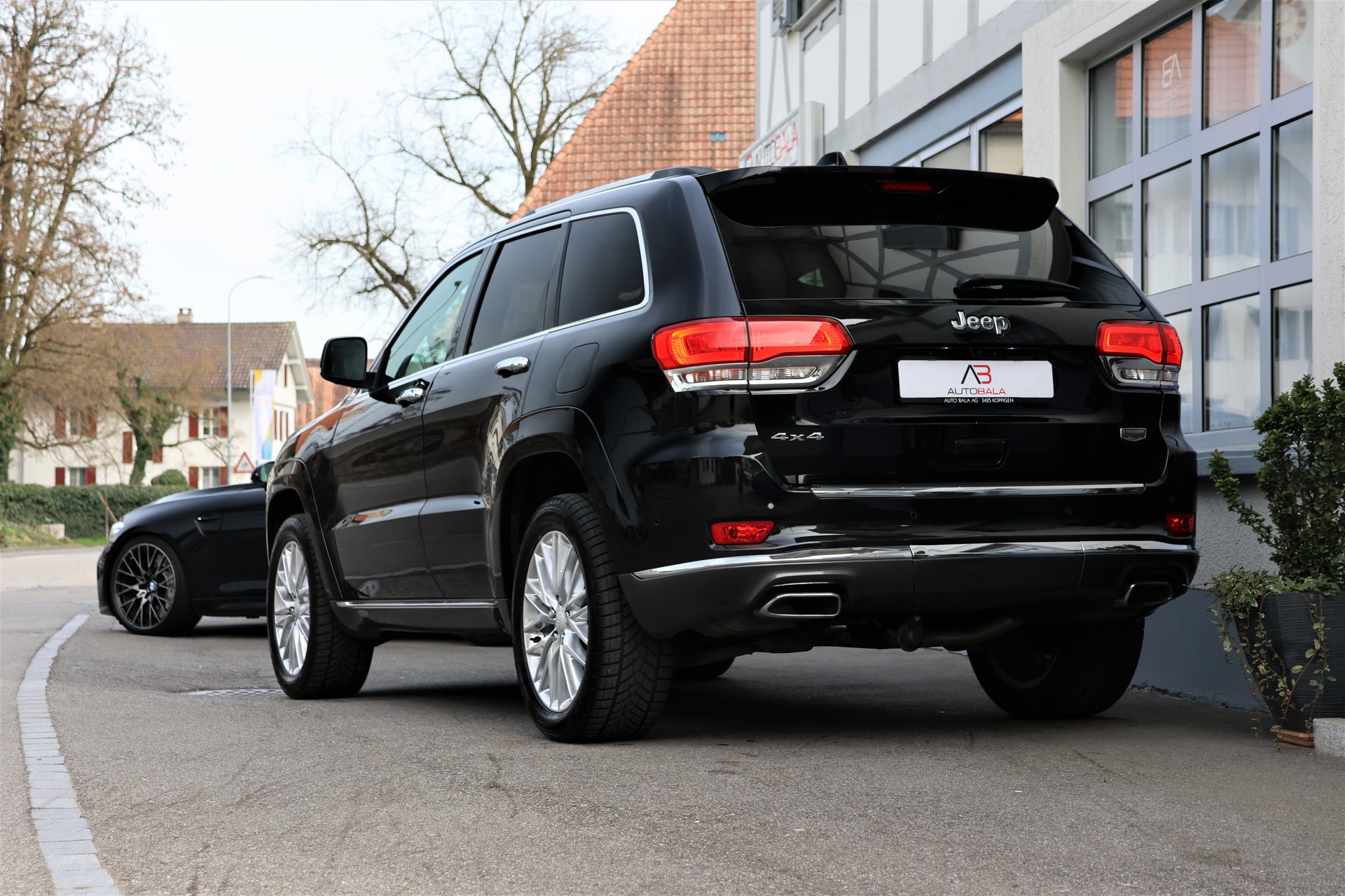 JEEP Grand Cherokee 5.7 V8 HEMI Overland Automatic (CH) + 3.5T AHK-showroom-element-2