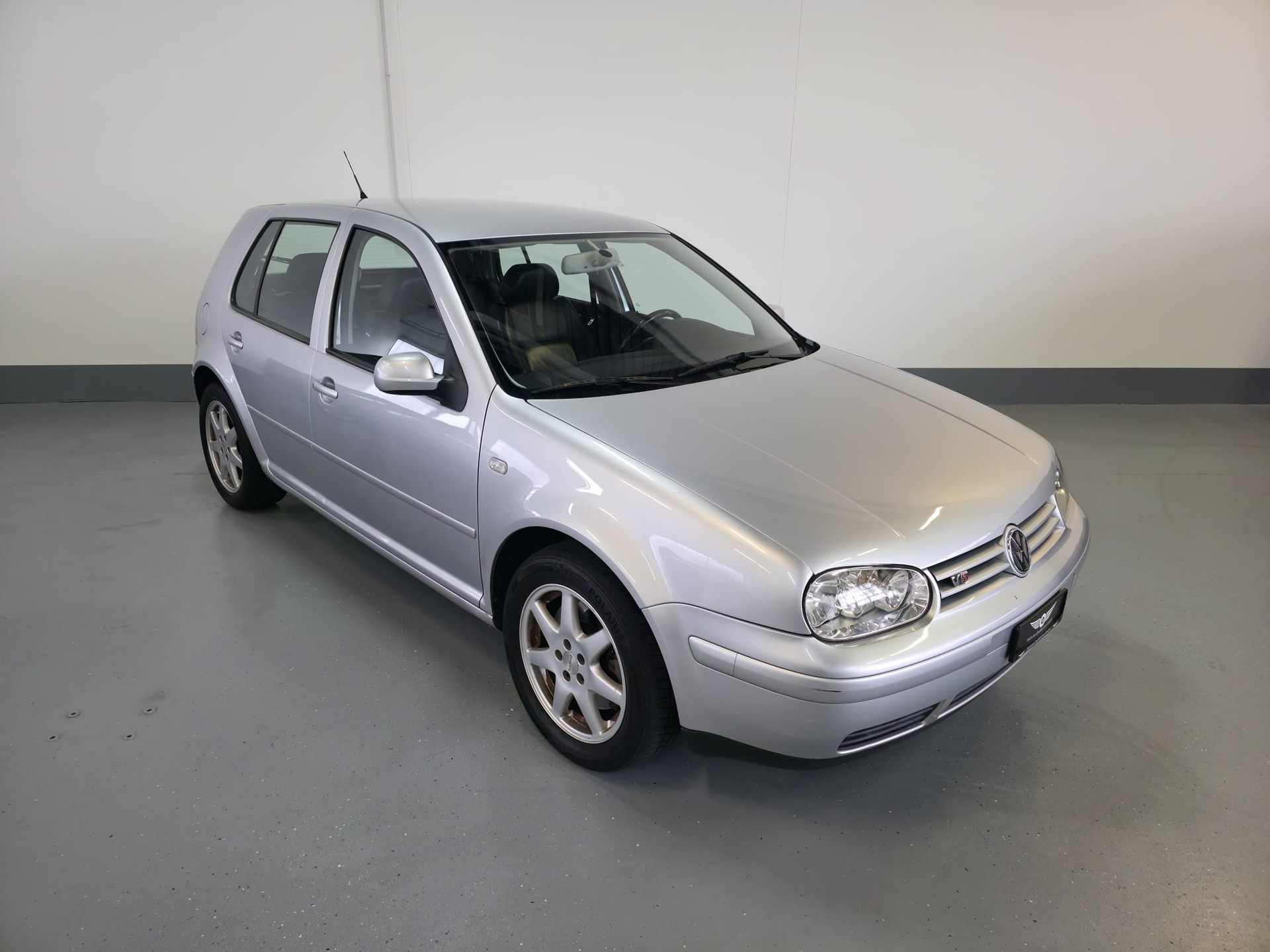 VW Golf 2.3 Highline-showroom-element-1