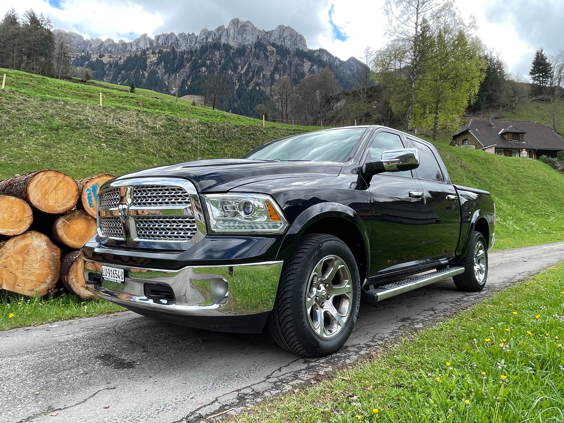 DODGE 1500 5.7 V8 Hemi Laramie