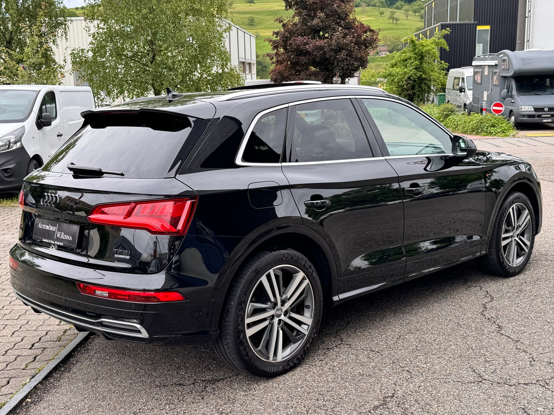 AUDI Q5 2.0 TFSI sport quattro S-tronic-showroom-element-2