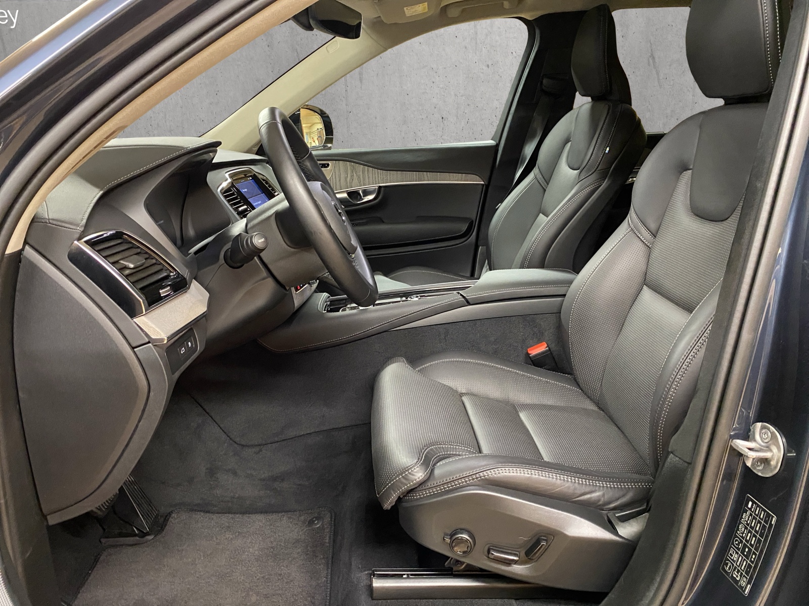 Image VOLVO XC90 XC90 T8 eAWD PluginHybrid Xclusive Dark Geartronic