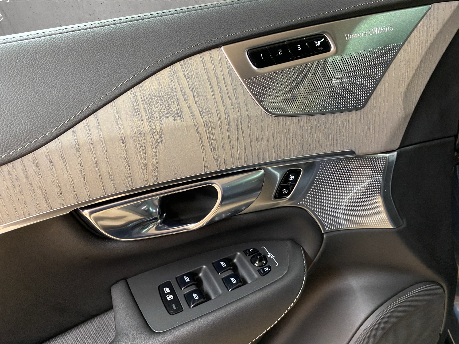 Image VOLVO XC90 XC90 T8 eAWD PluginHybrid Xclusive Dark Geartronic