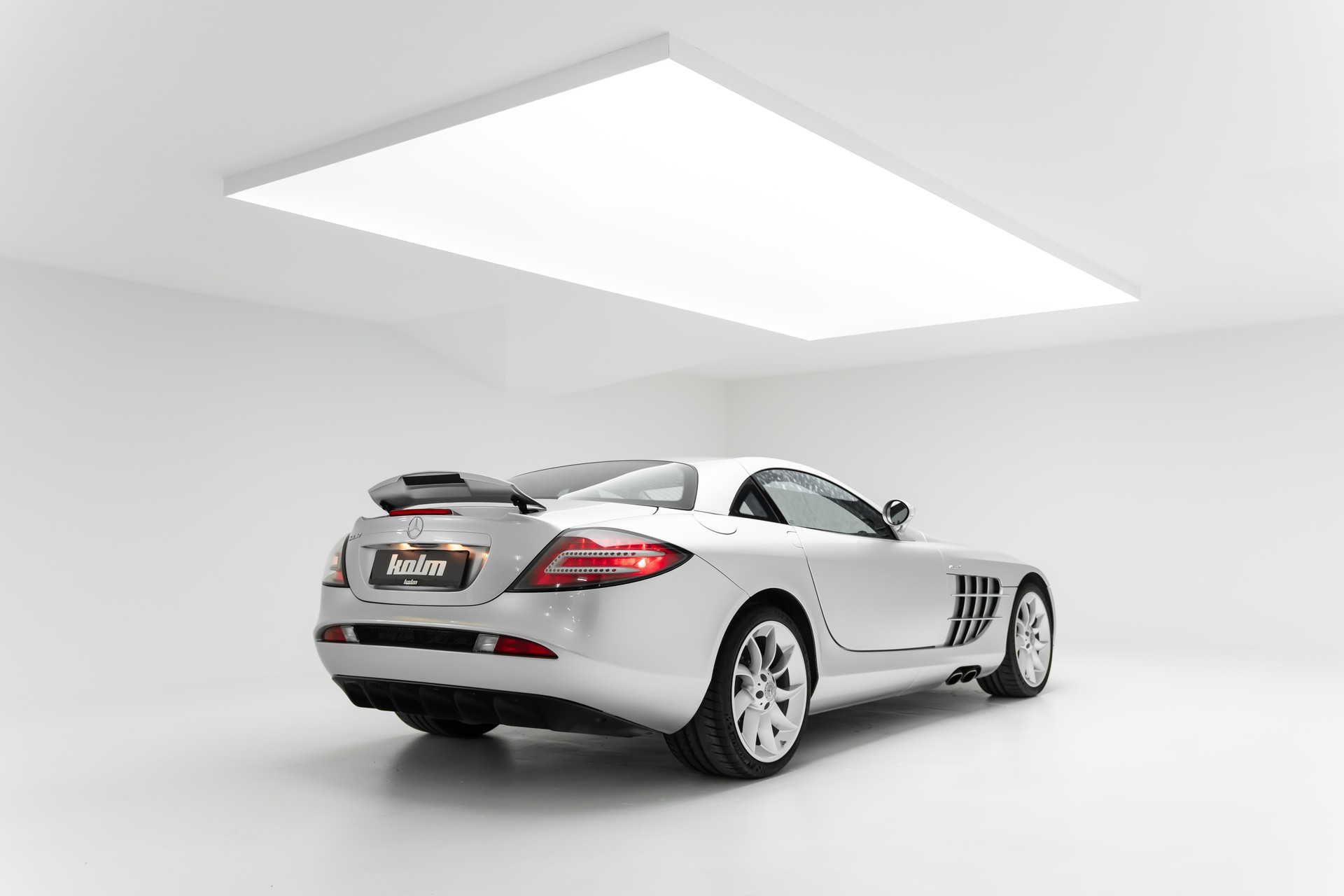 MERCEDES-BENZ McLaren-showroom-element-3