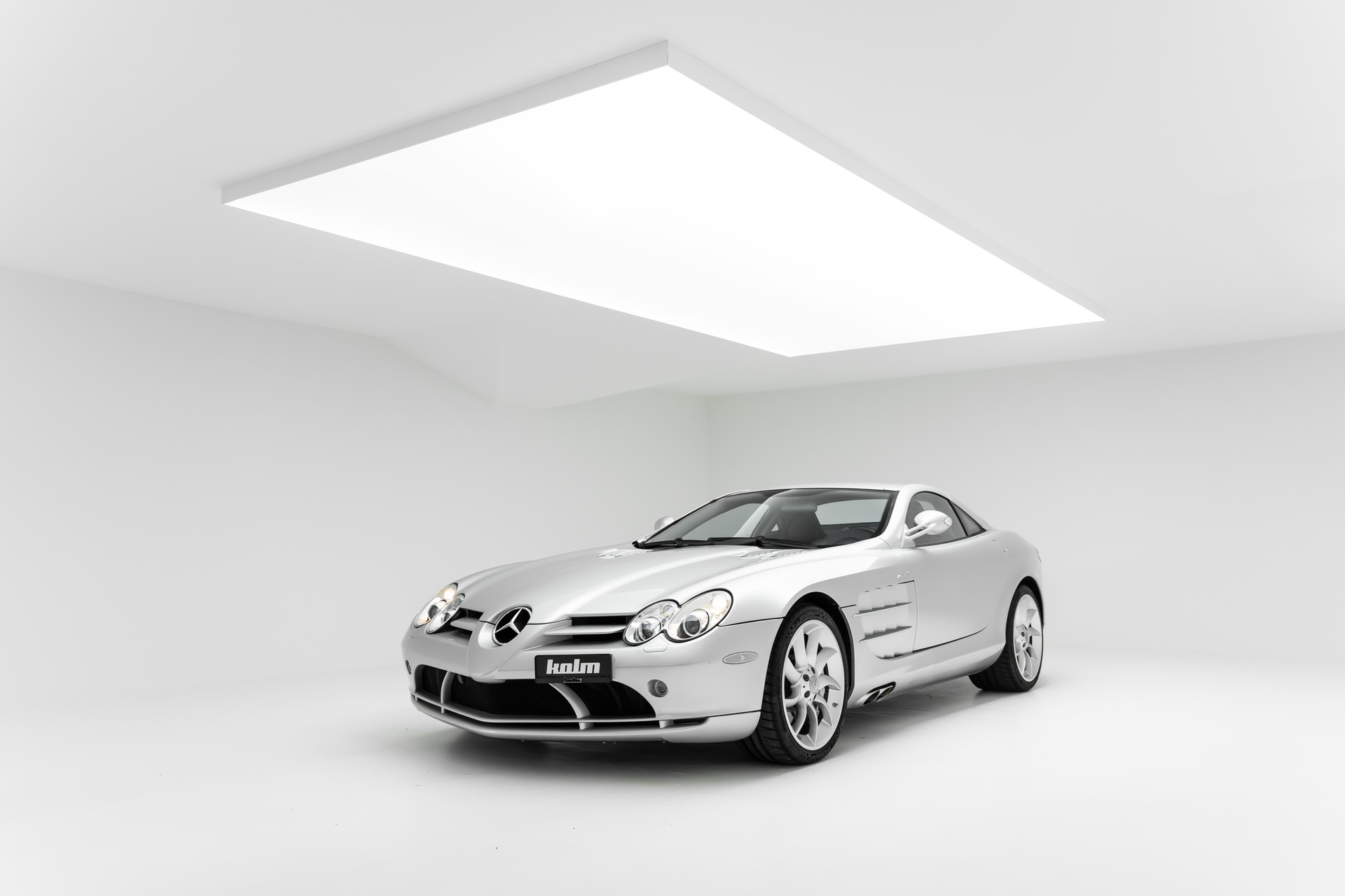 MERCEDES-BENZ McLaren-showroom-element-2