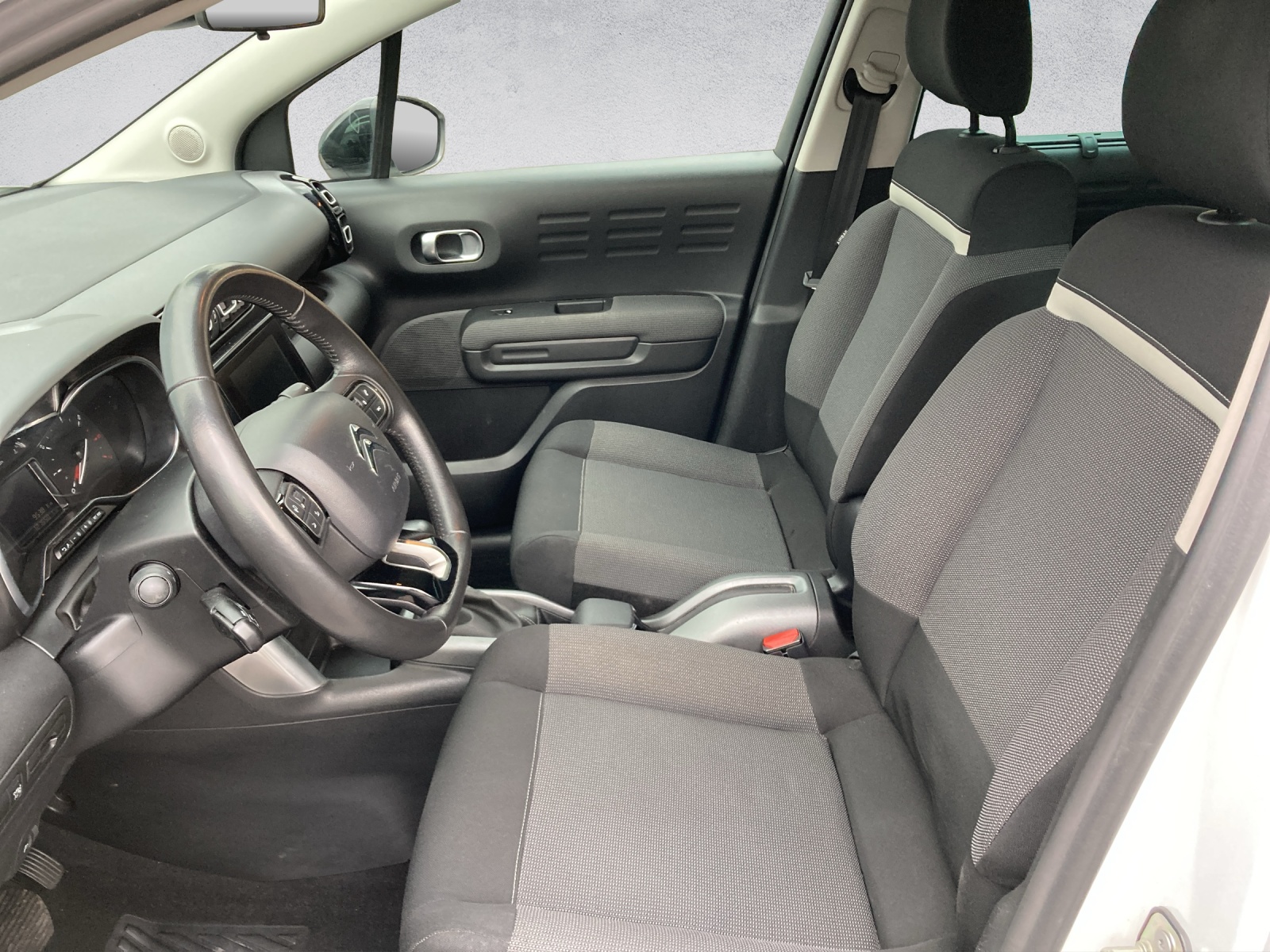 CITROEN C3 Aircross 1.2i PureTech Shine EAT-image-6