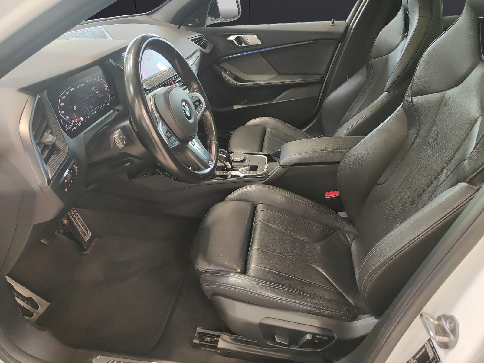 BMW M135i xDrive-showroom-element-1