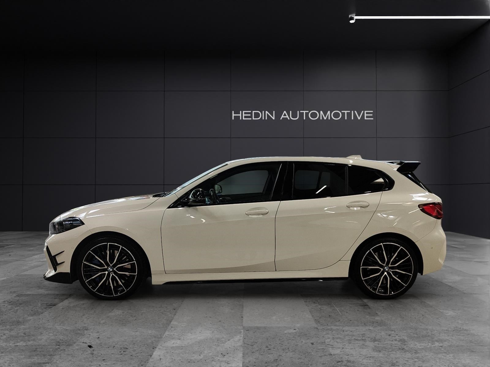 BMW M135i xDrive-showroom-element-3