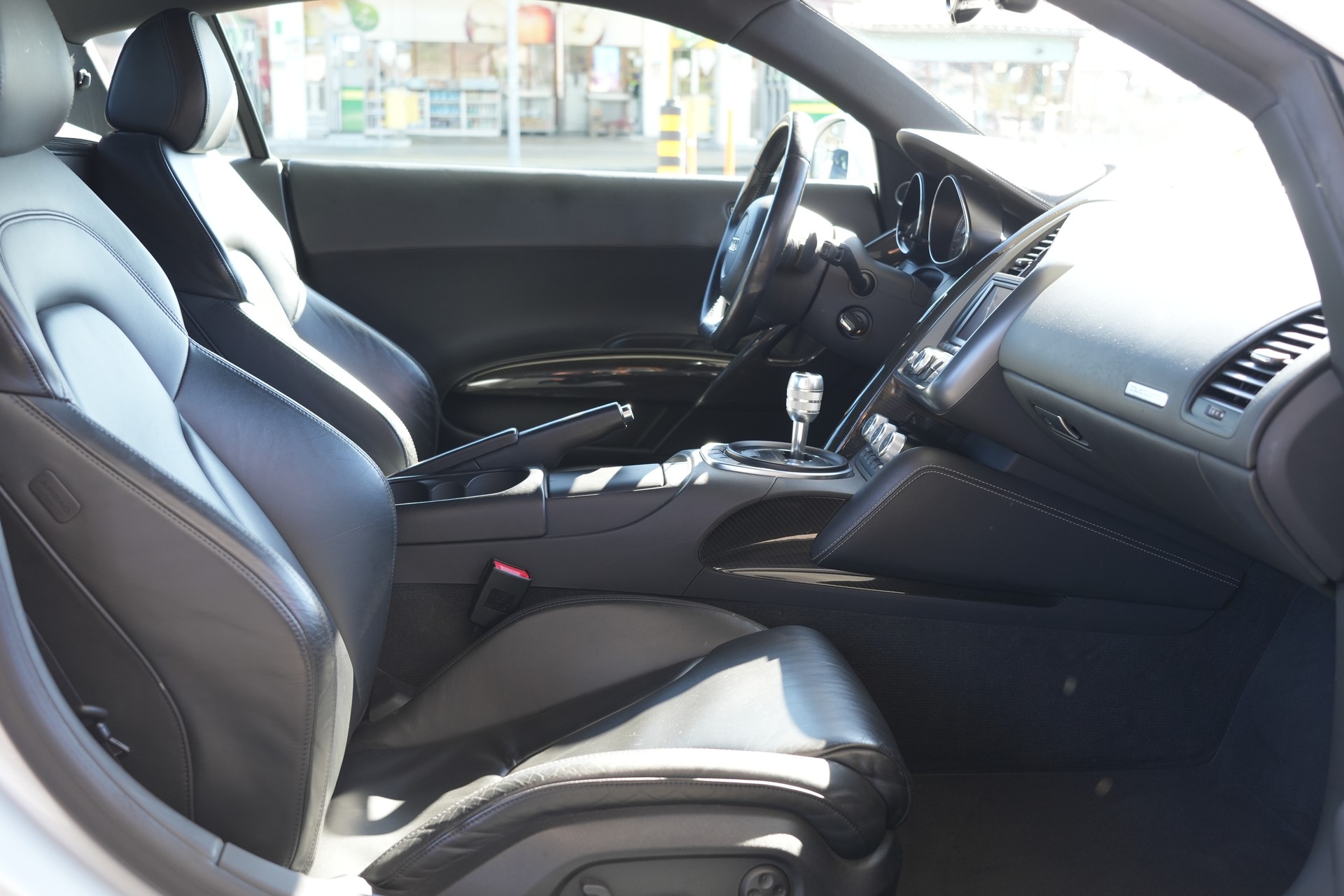 AUDI R8 Coupé 4.2-image-9