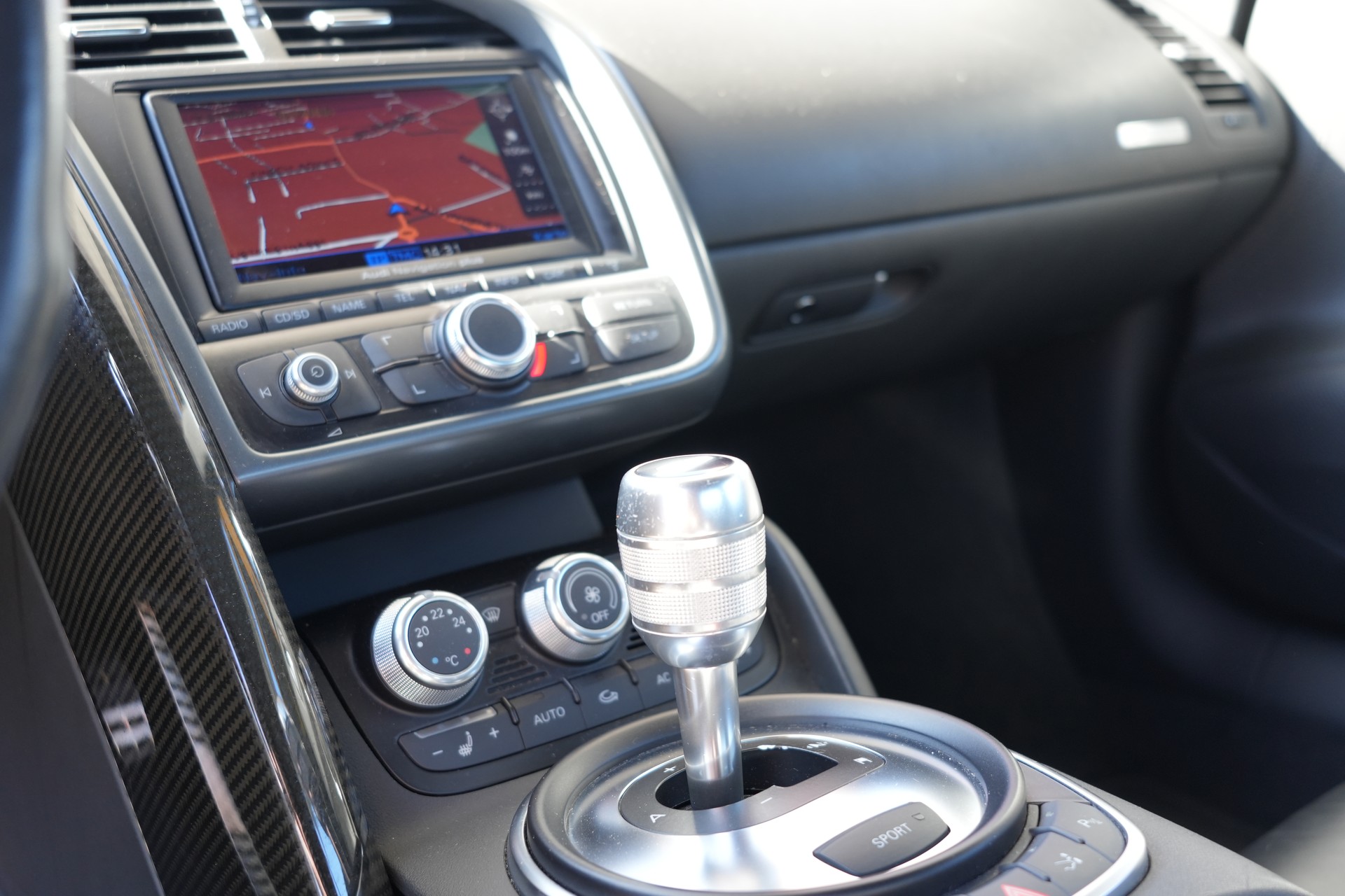 AUDI R8 Coupé 4.2-image-14