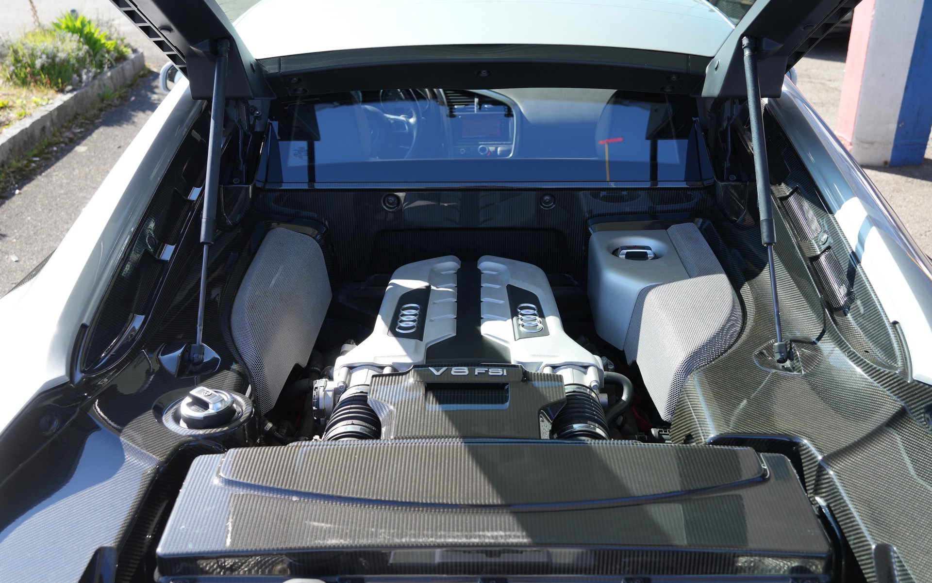 AUDI R8 Coupé 4.2-image-13