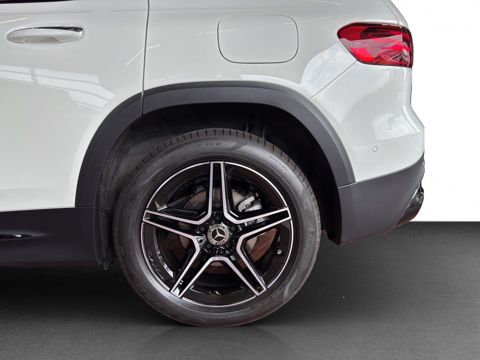 MERCEDES-BENZ GLB 200 d 4M 8G-Tronic-image-22