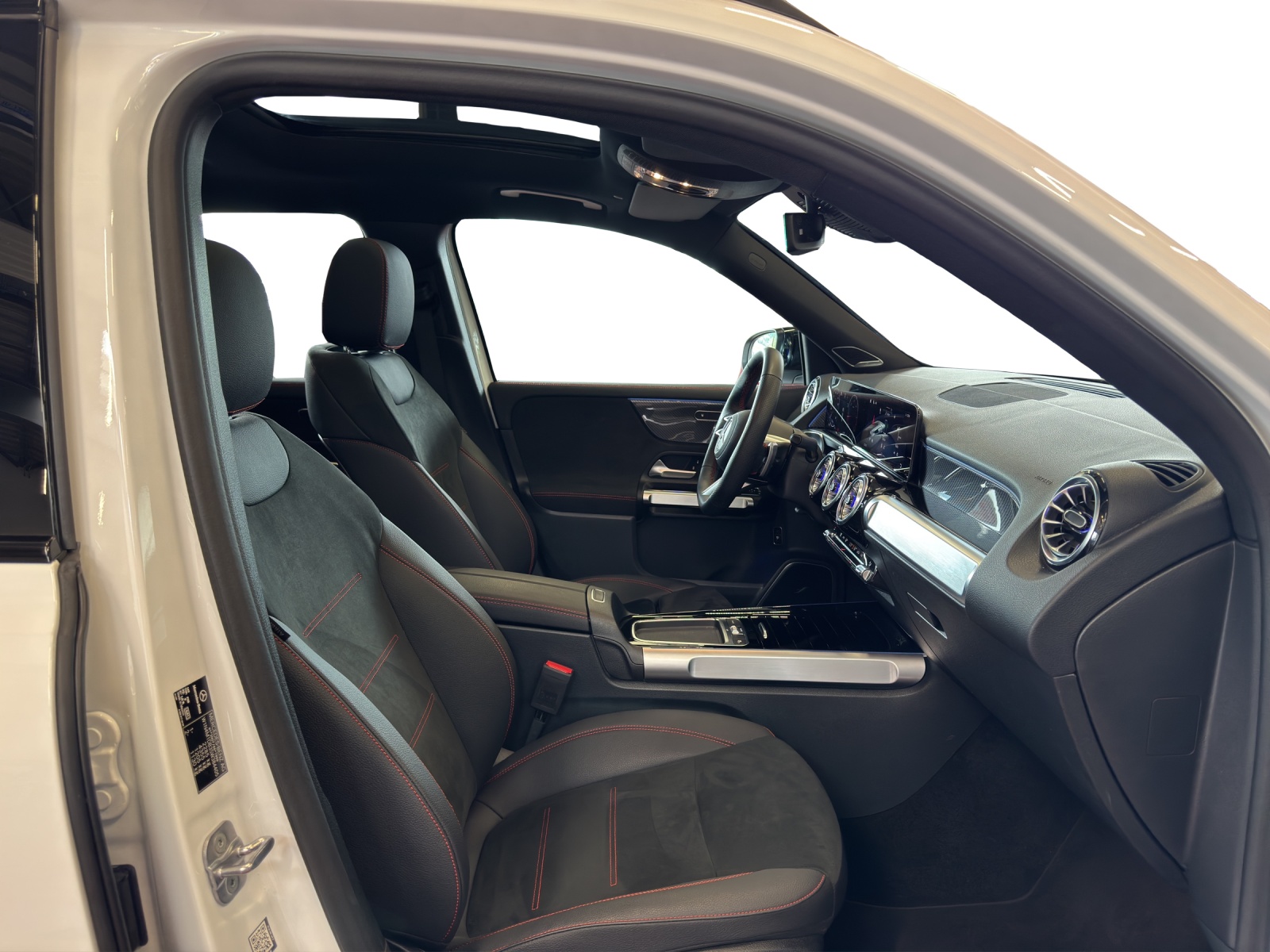 MERCEDES-BENZ GLB 200 d 4M 8G-Tronic-image-16