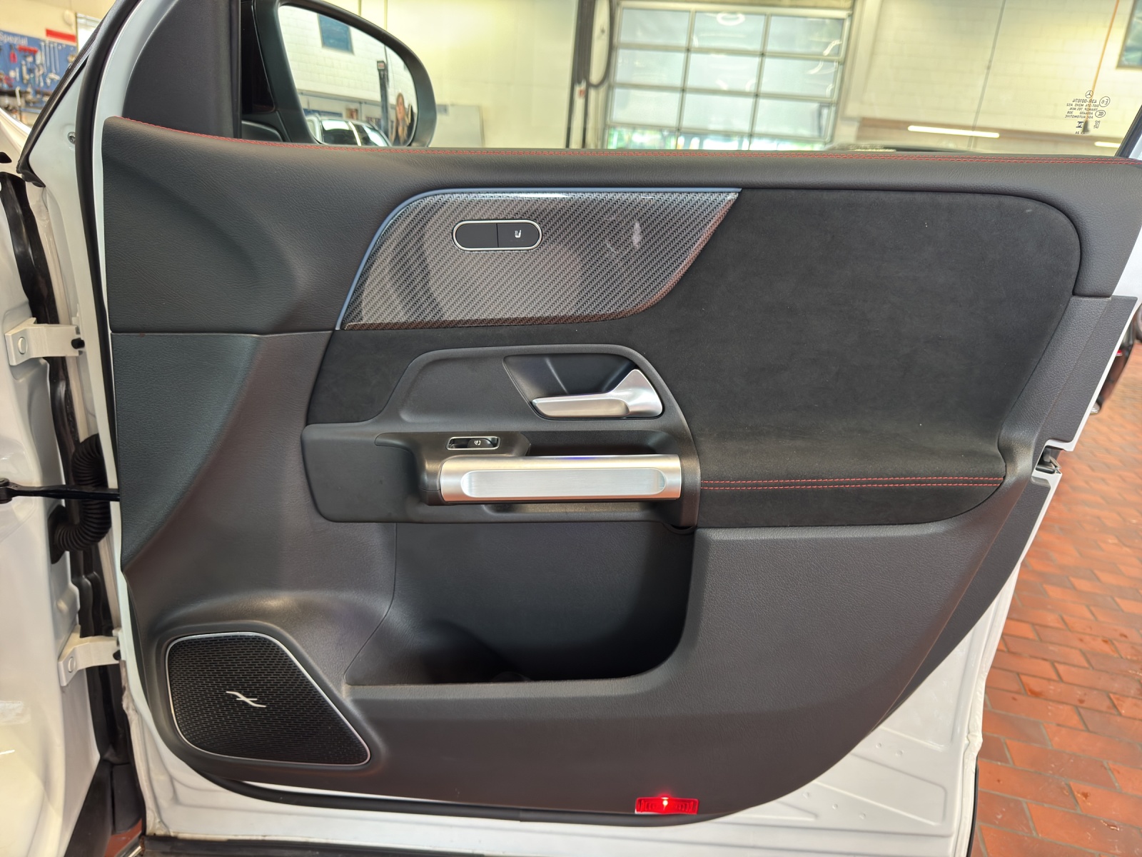 MERCEDES-BENZ GLB 200 d 4M 8G-Tronic-image-15