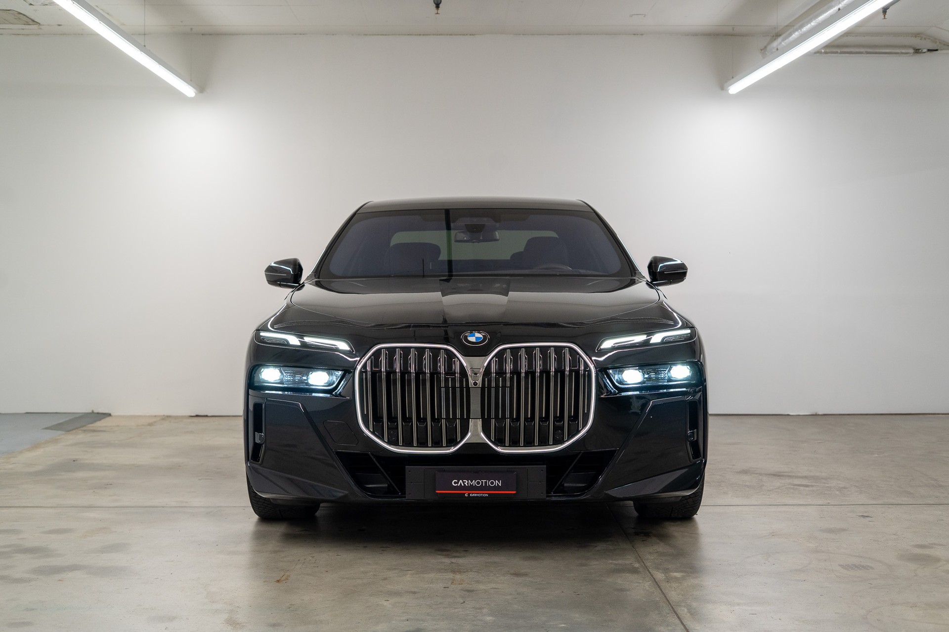 BMW 740d xDrive M Sport *THEATRE SCREEN *-showroom-element-1
