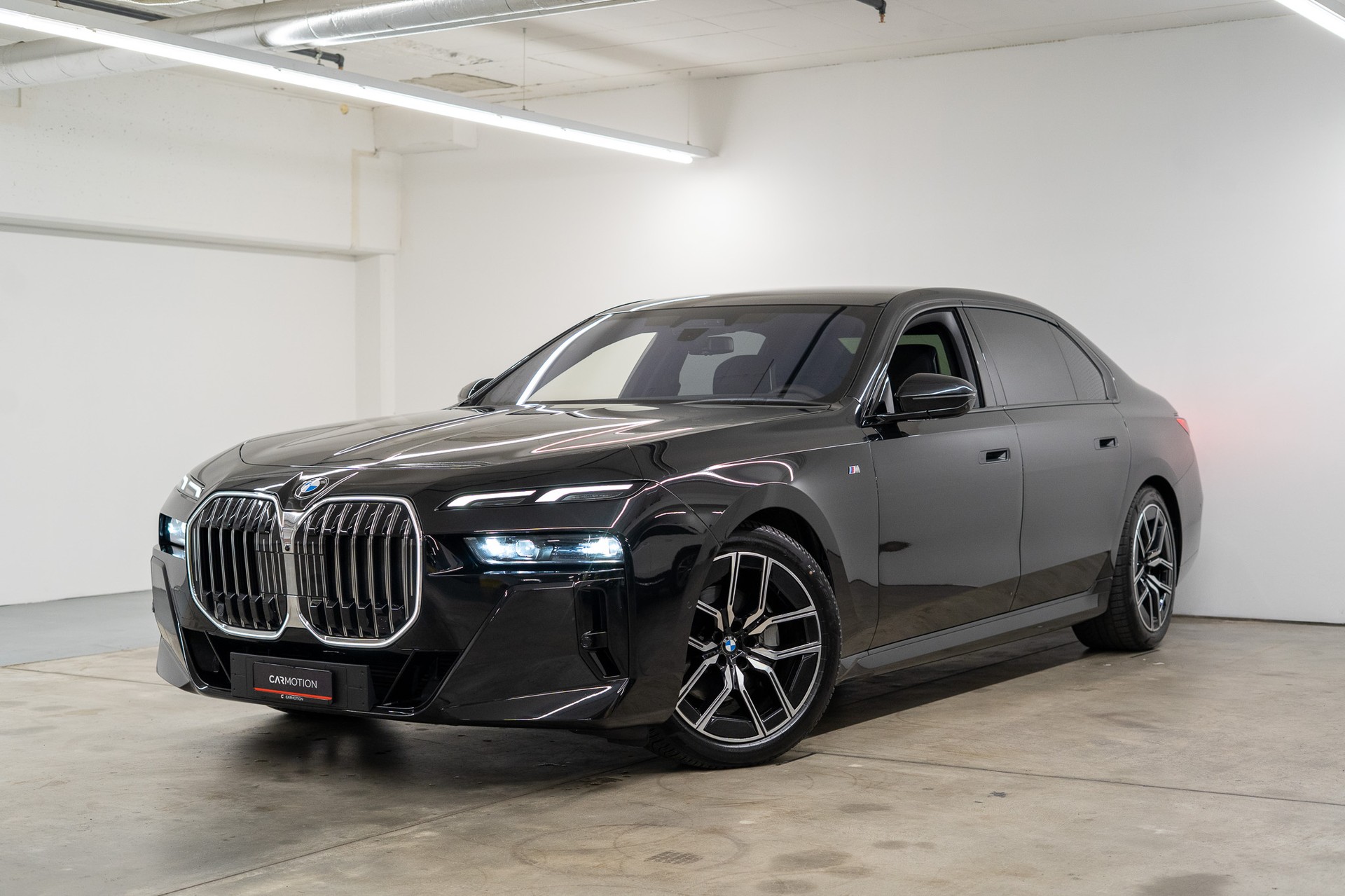 BMW 740d xDrive M Sport *THEATRE SCREEN *