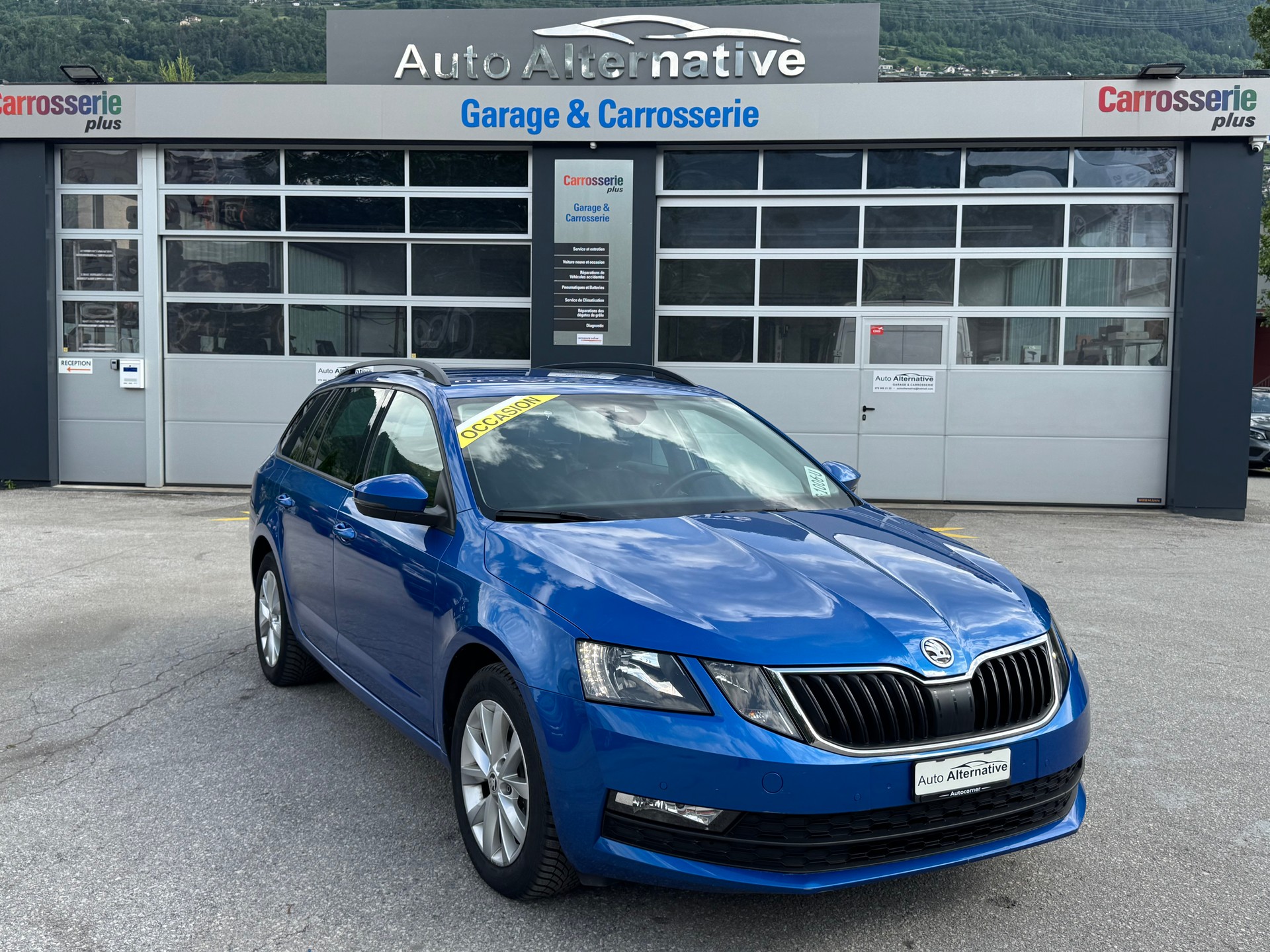 SKODA Octavia Combi 1.6 TDI Ambition DSG-image-0