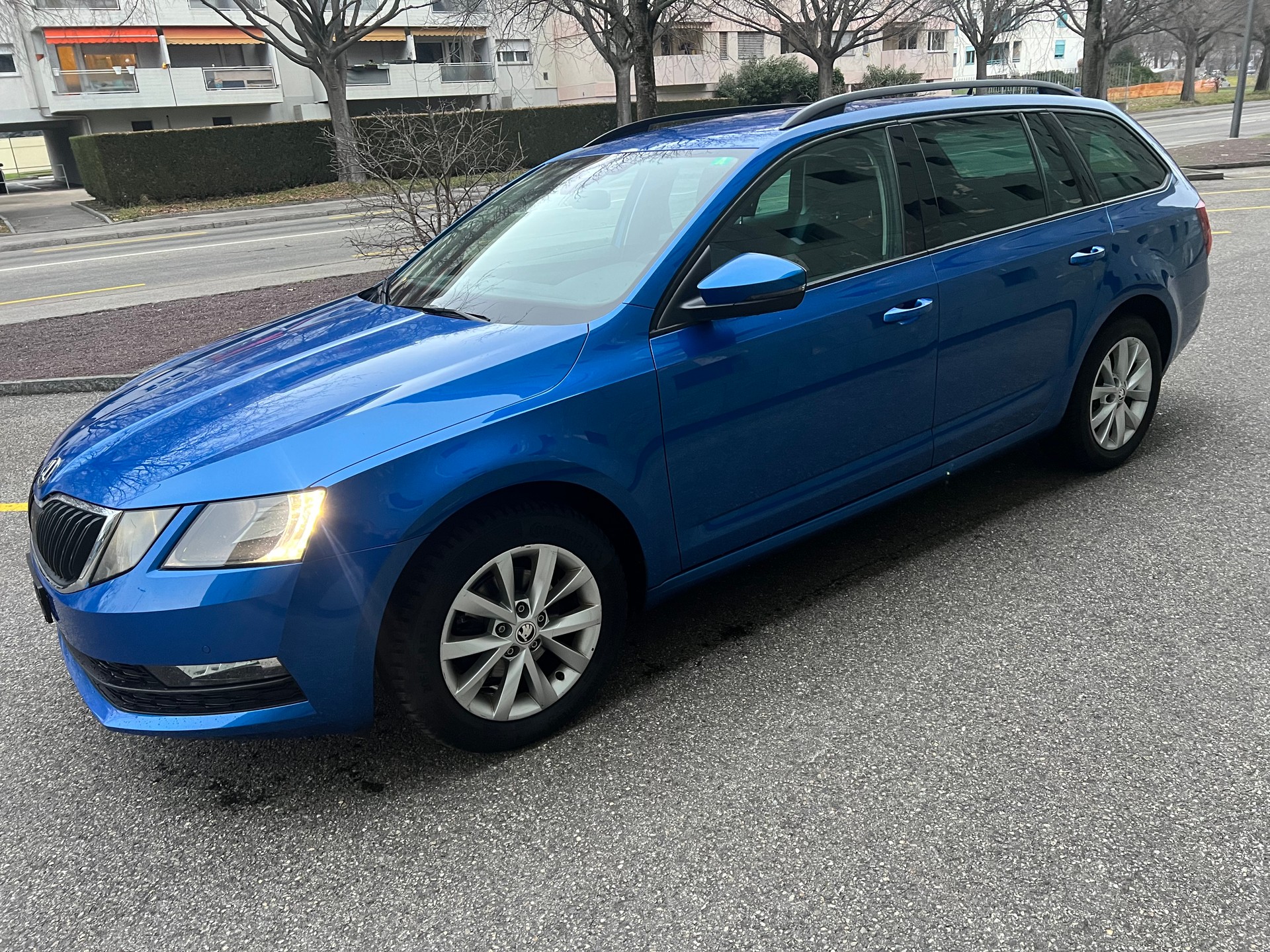 SKODA Octavia Combi 1.6 TDI Ambition DSG-image-5